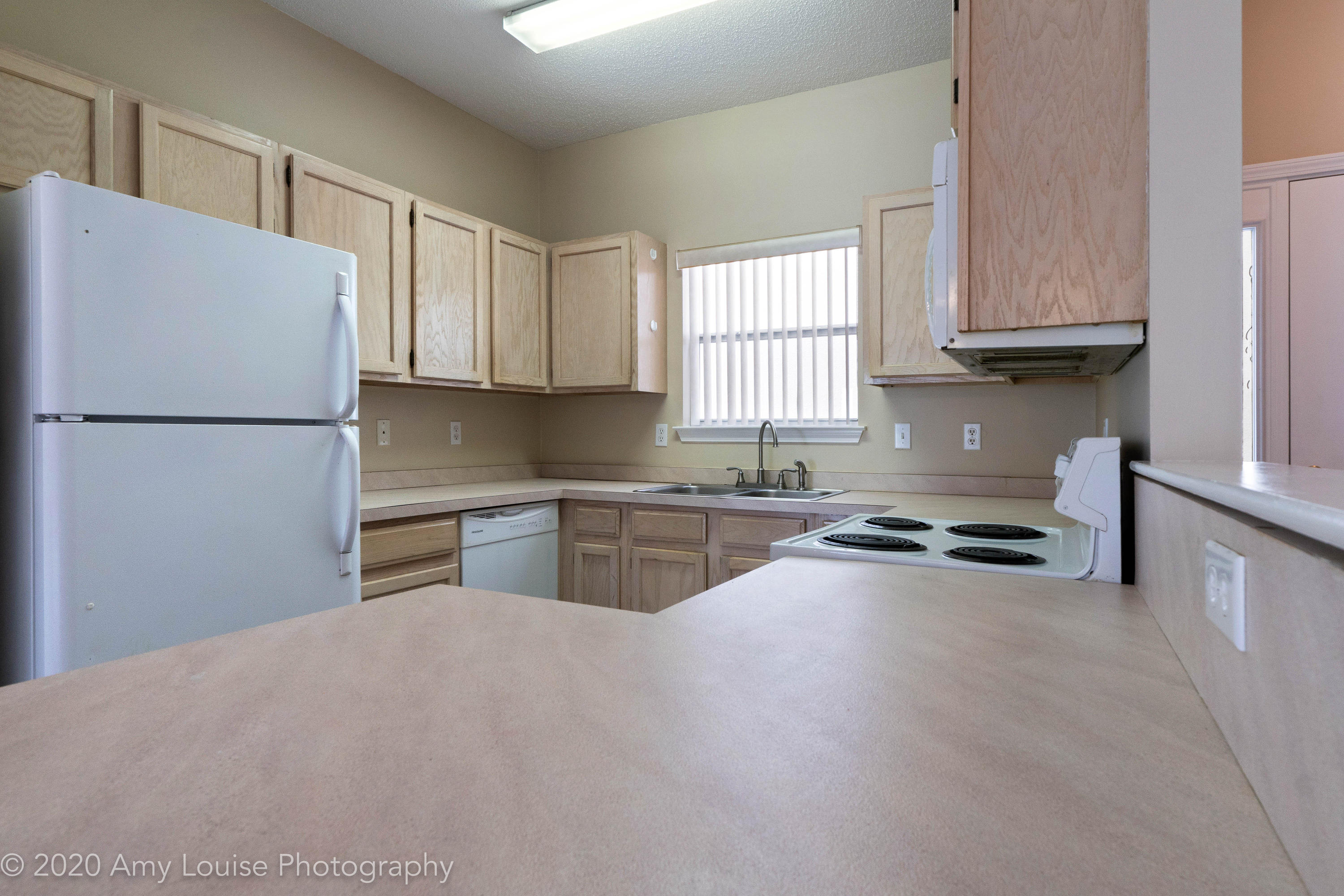 HIDDEN BAY VILLAGE - Residential