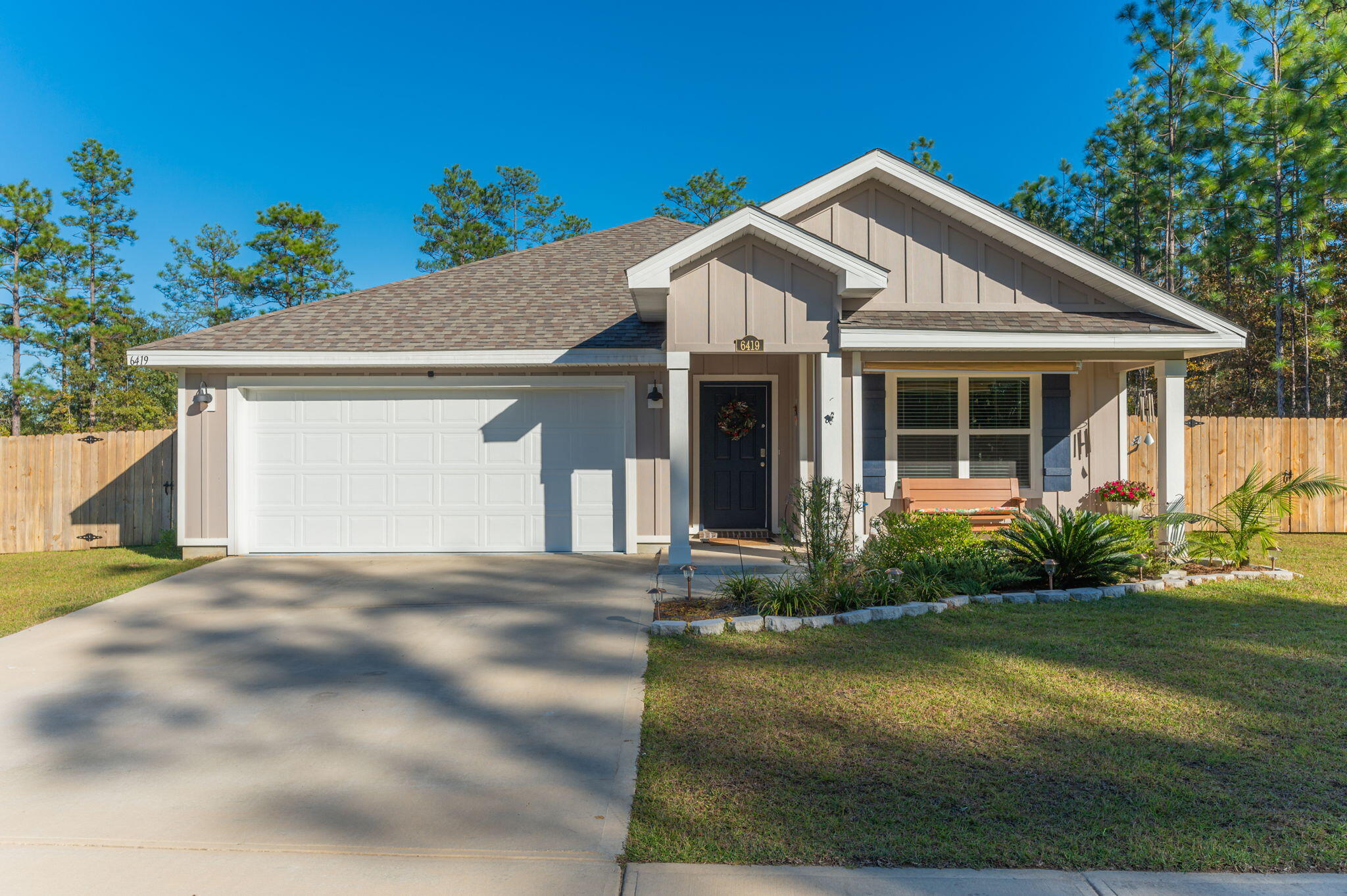 Beautiful home located in Heritage Plantation.  Features 4 bedrooms and 2 bathrooms and a great open design. The master bedroom features a large shower, walk in closet, linen closet and double vanity.  The kitchen has a large island bar, stainless appliances and pantry.  The dinning area leads to a covered back porch and fully fenced in back yard and a 10x20 shed with overhead storage.  Call today to view.