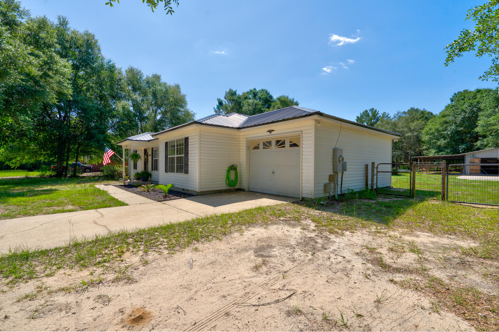 COUNTRY BREEZE EST LOT 2 - Residential