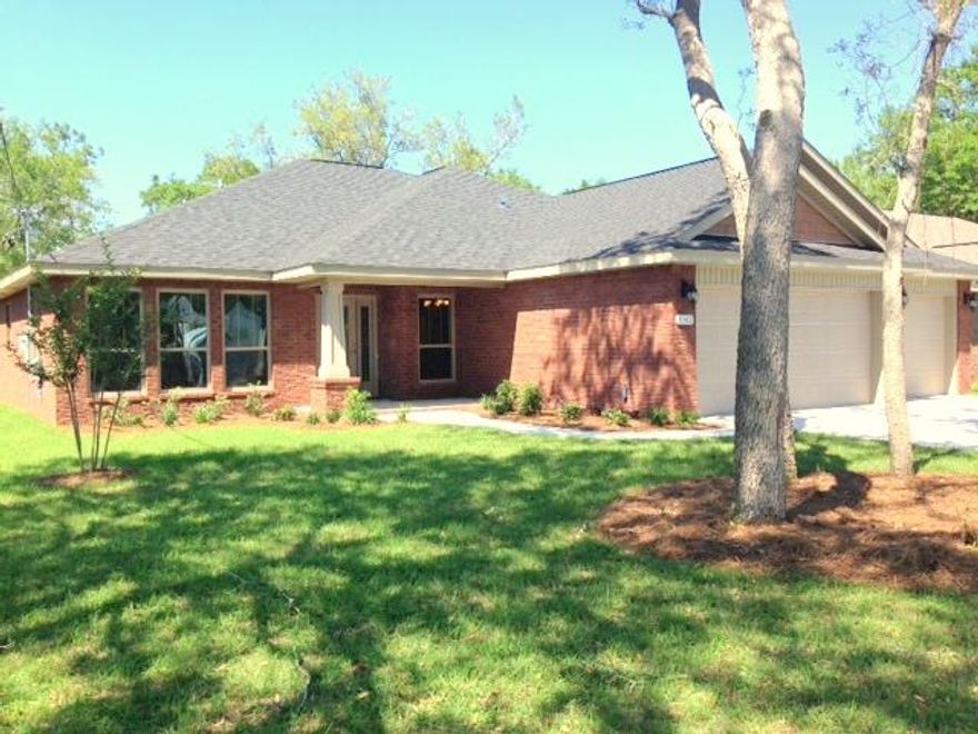 Welcome to the Colony Key! 2,544 square feet of perfectly planned space in this 4 bedroom 3 bath home. As you walk through the front door, you are welcomed by 10 foot ceilings and a spacious open floor plan. This homes designer kitchen has beautiful granite countertops, stainless steel appliances, accent lighting and a breakfast nook overlooking the covered lanai. The large family room complimented by a bonus room are perfect for entertaining. The master bedroom is tucked away with an impressive en-suite.