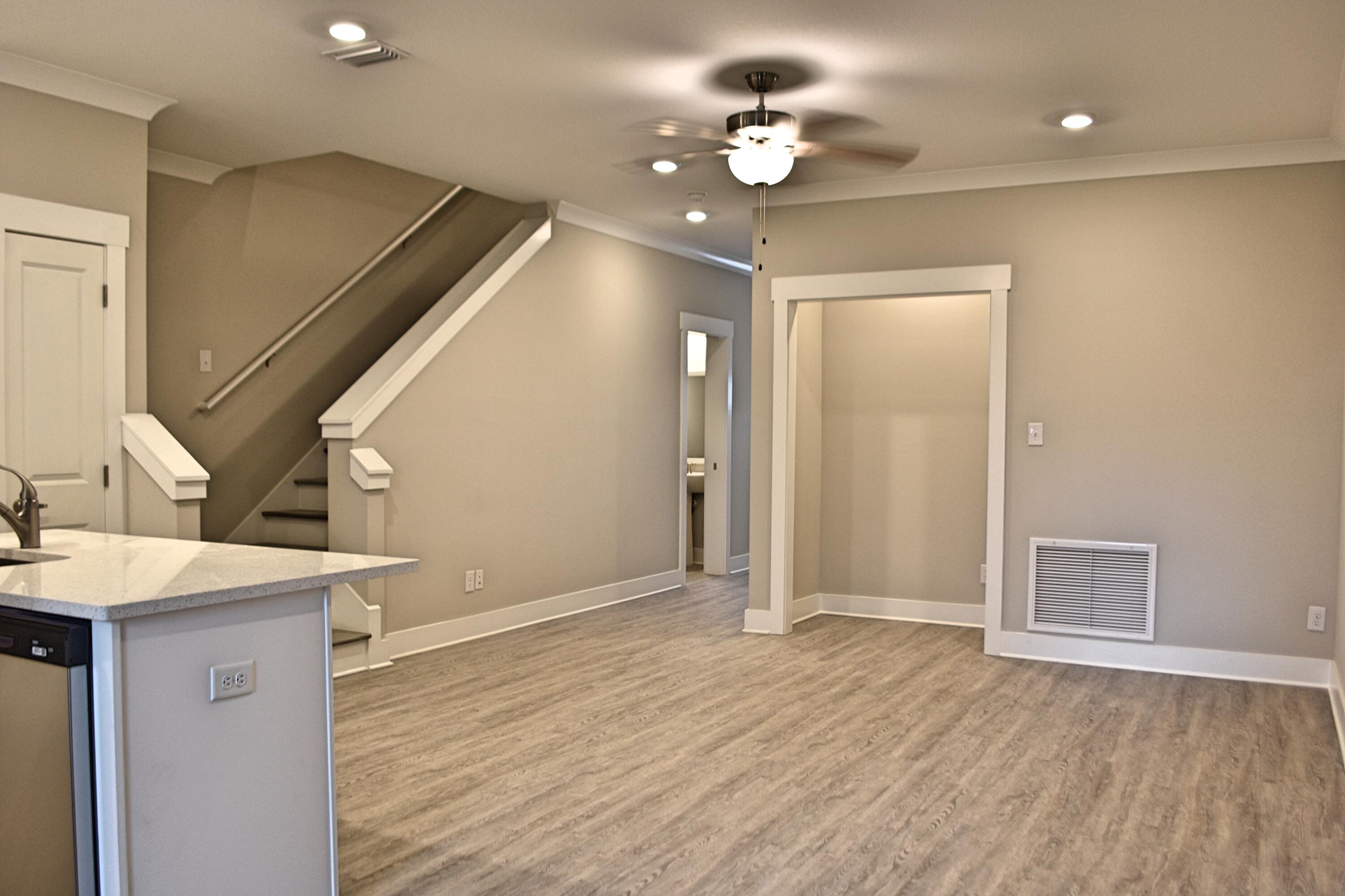 VERANDAS OF FREEPORT, THE - Residential Lease