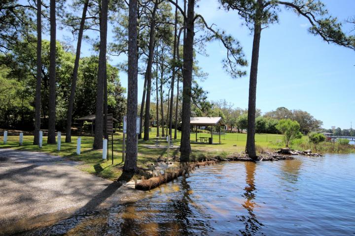 BAYOU POQUITO - Land