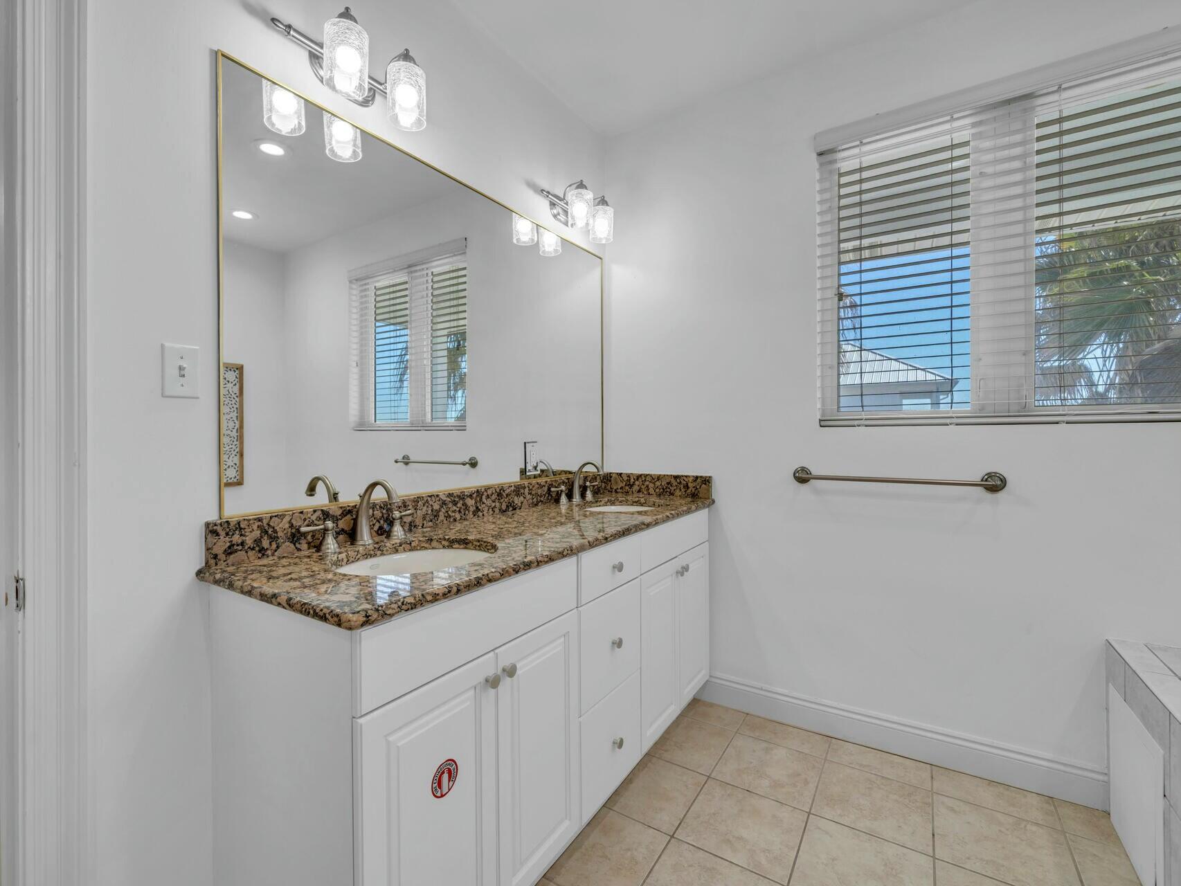 LAGUNA BEACH ESTATES 2ND ADDN - Residential