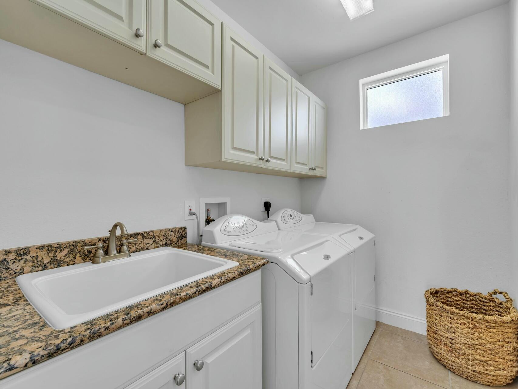 LAGUNA BEACH ESTATES 2ND ADDN - Residential