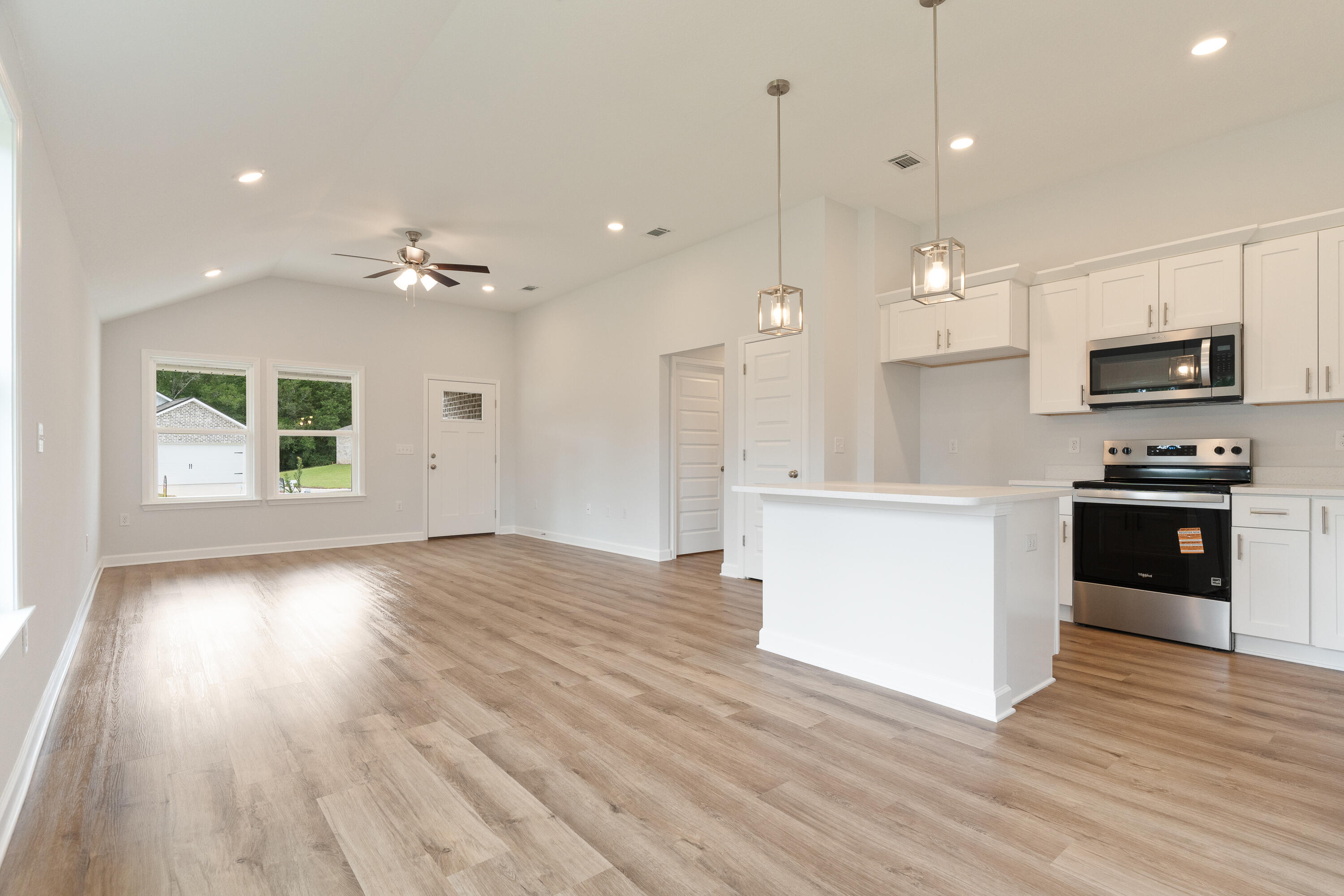 SOUTHERN DAY CHATEAU - Residential