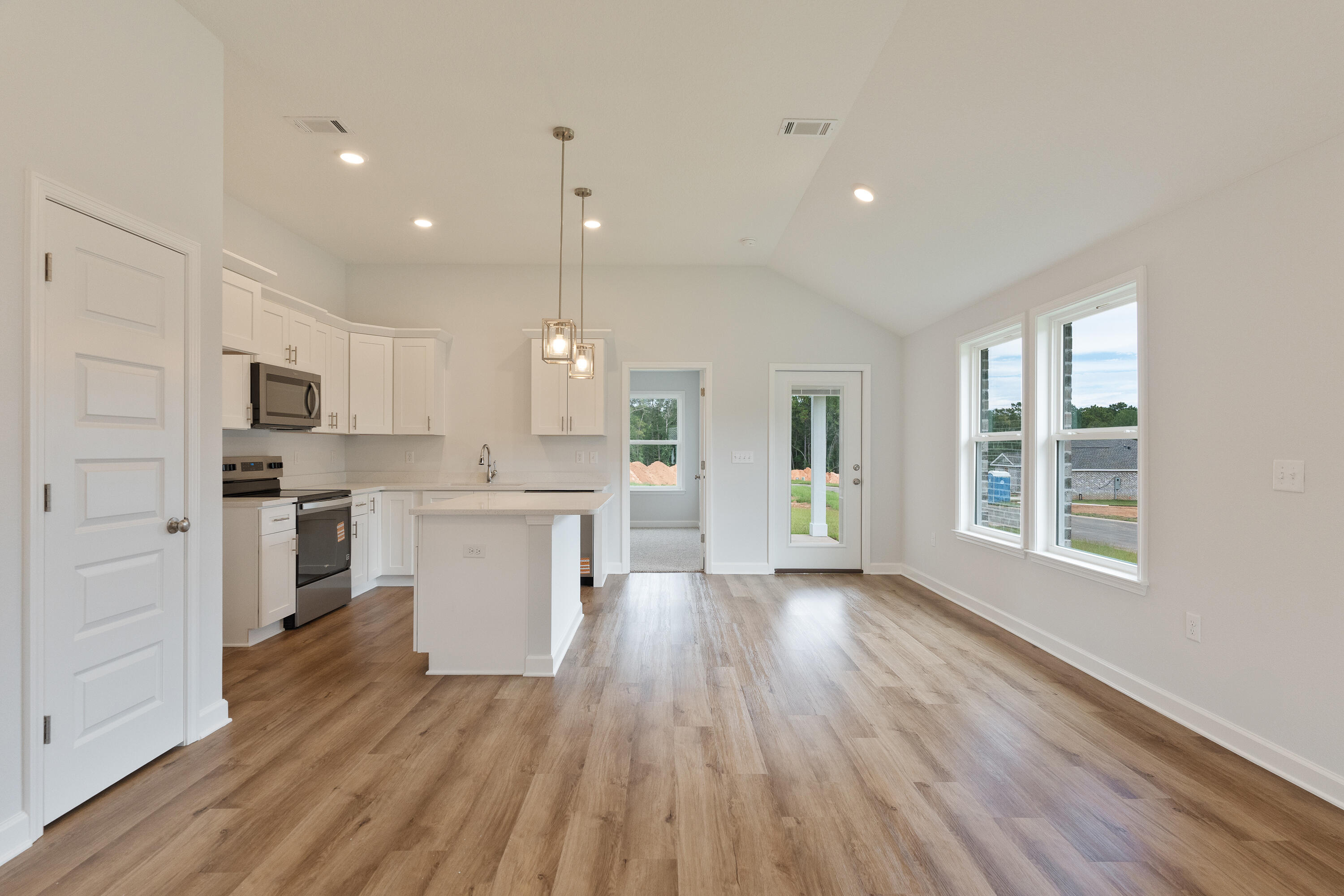 SOUTHERN DAY CHATEAU - Residential