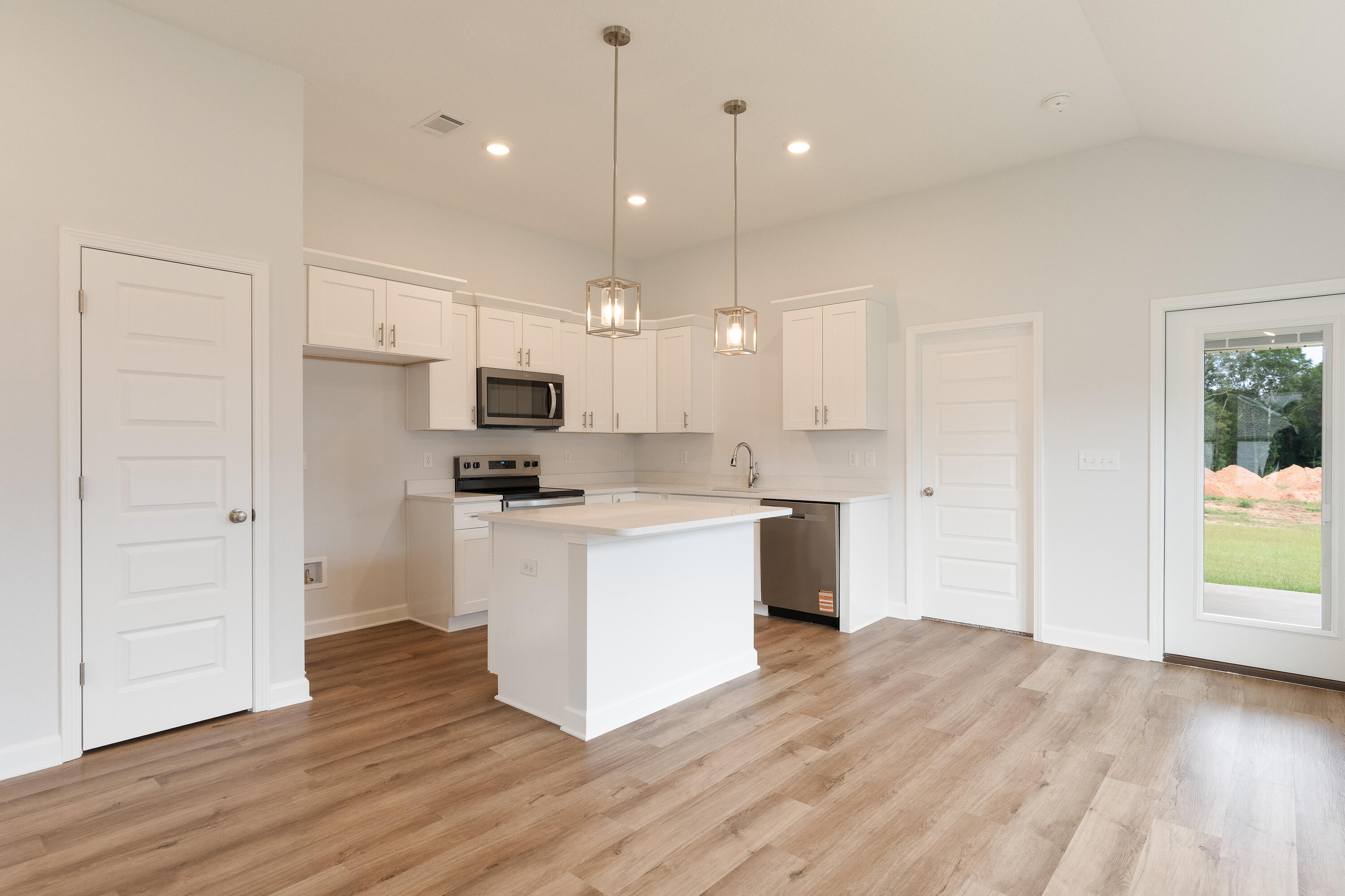 SOUTHERN DAY CHATEAU - Residential