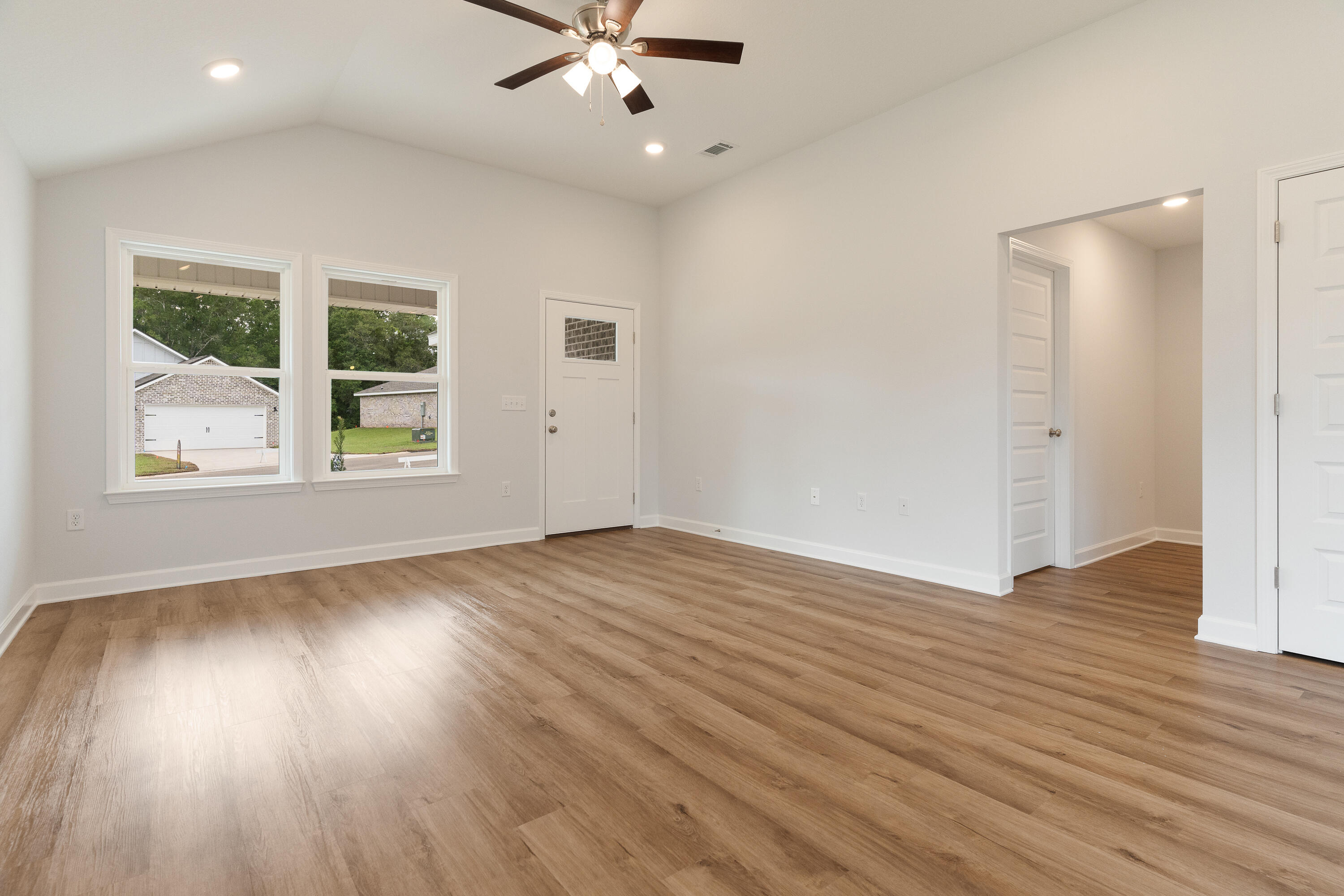 SOUTHERN DAY CHATEAU - Residential