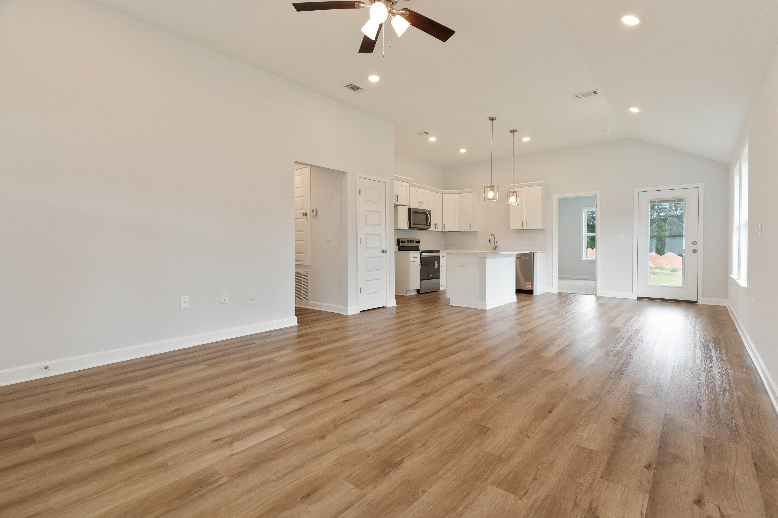 SOUTHERN DAY CHATEAU - Residential