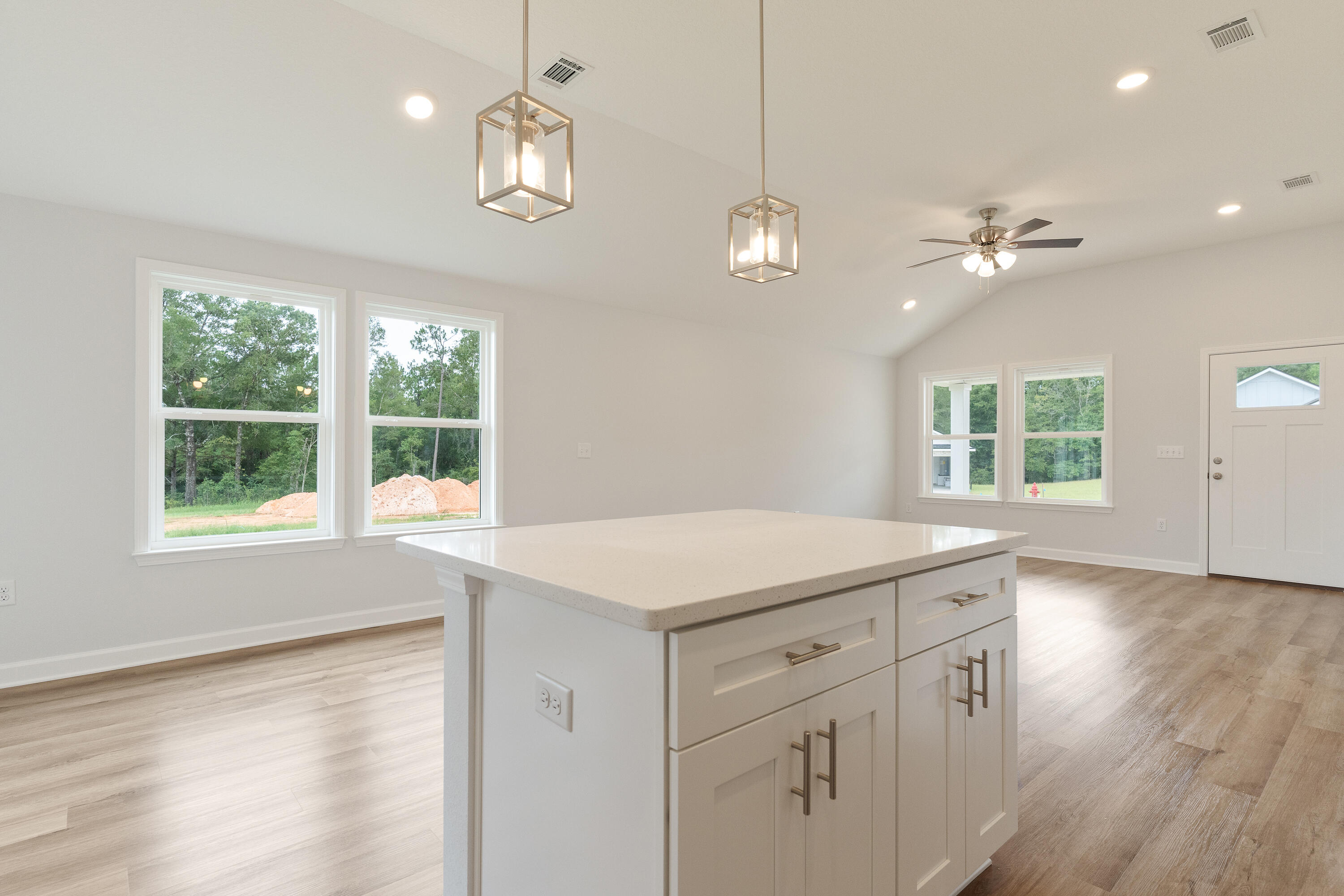 SOUTHERN DAY CHATEAU - Residential