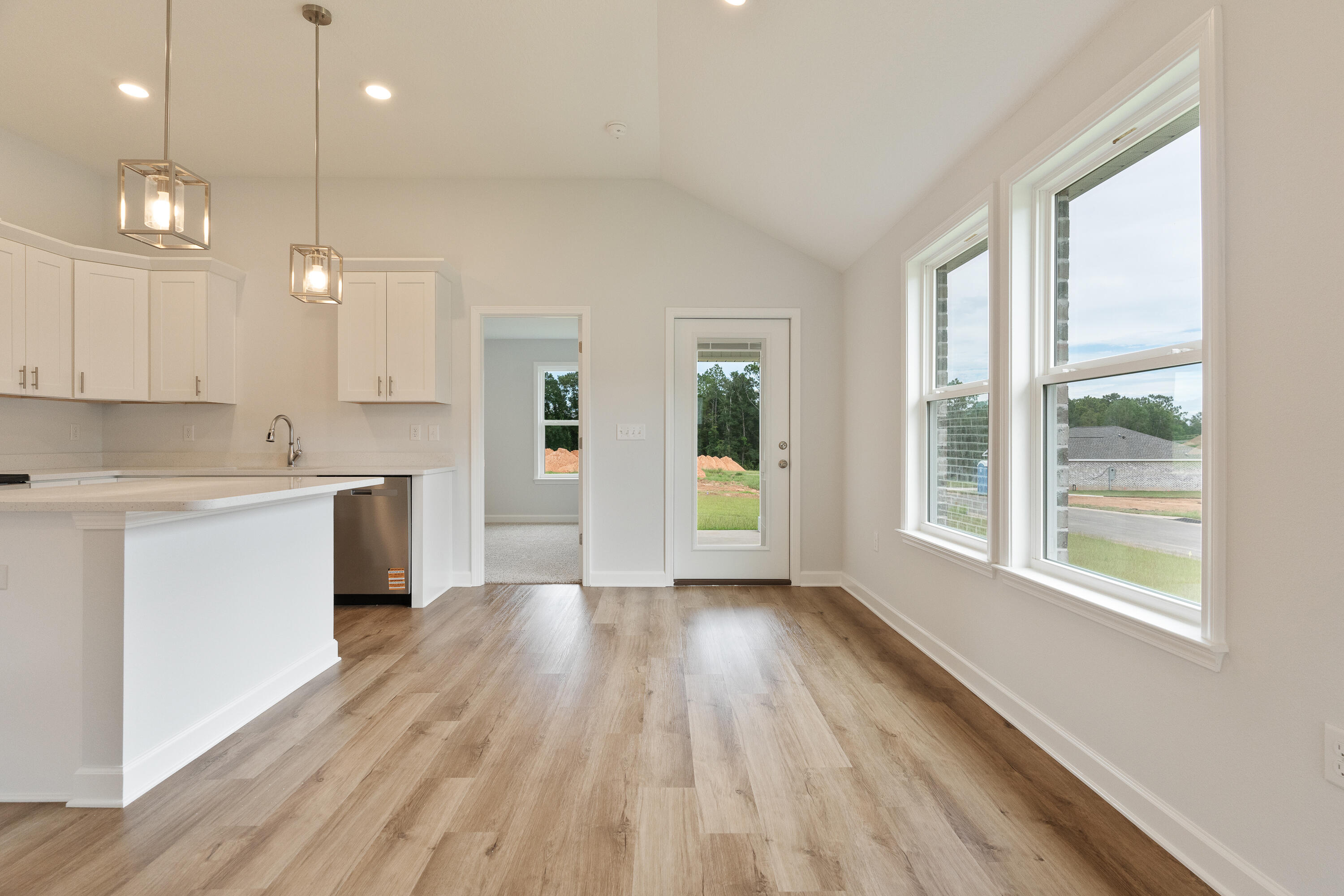 SOUTHERN DAY CHATEAU - Residential