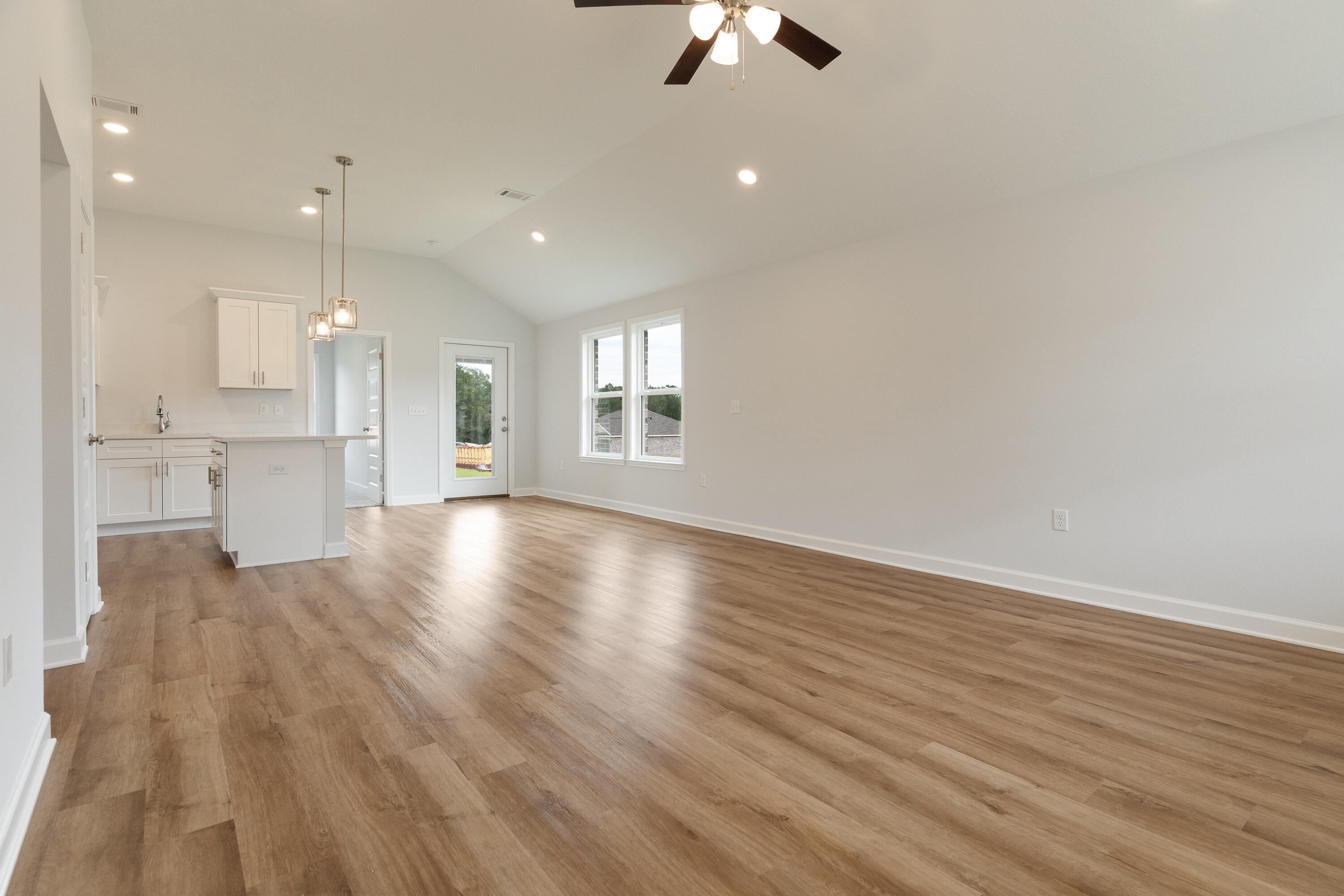 SOUTHERN DAY CHATEAU - Residential