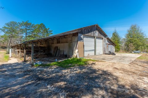 A home in DeFuniak Springs