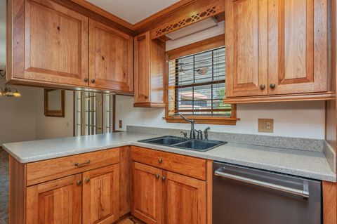 A home in DeFuniak Springs