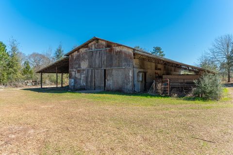 A home in DeFuniak Springs