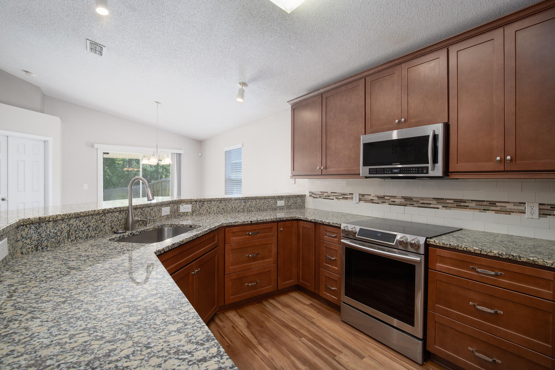 HIDDEN SHORES - Residential