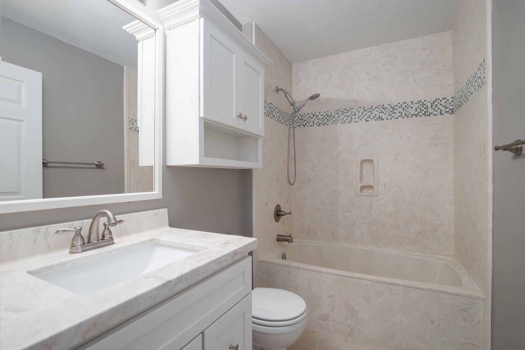 HIDDEN SHORES - Residential