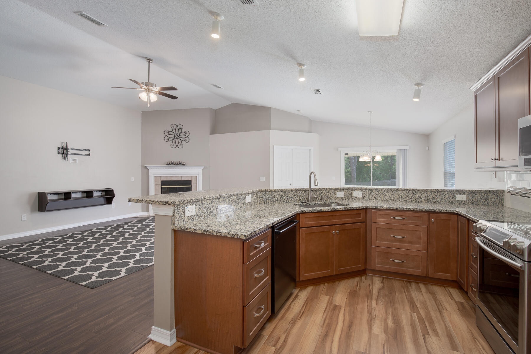 HIDDEN SHORES - Residential