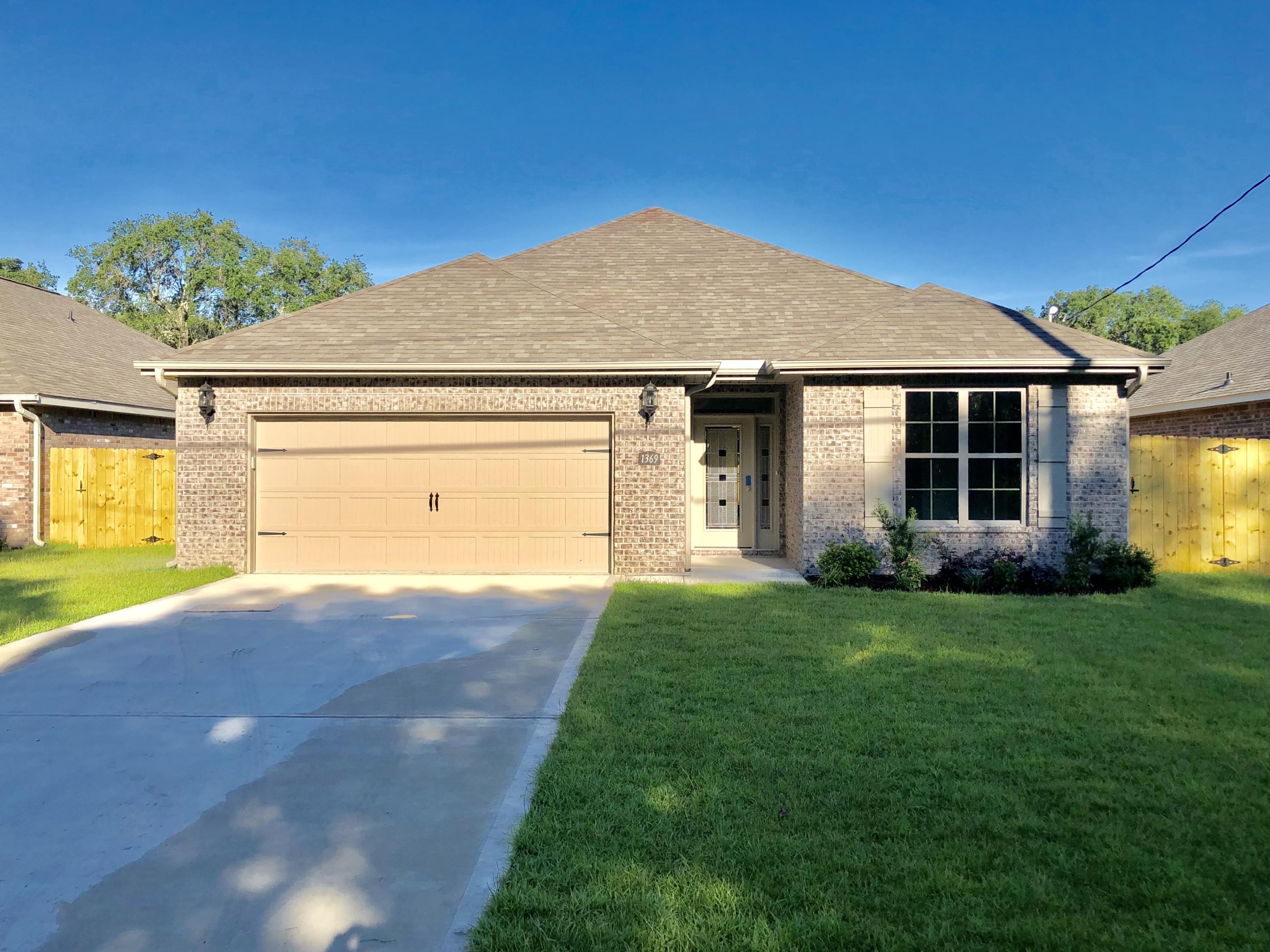 CREDENCE CROSSING - Residential