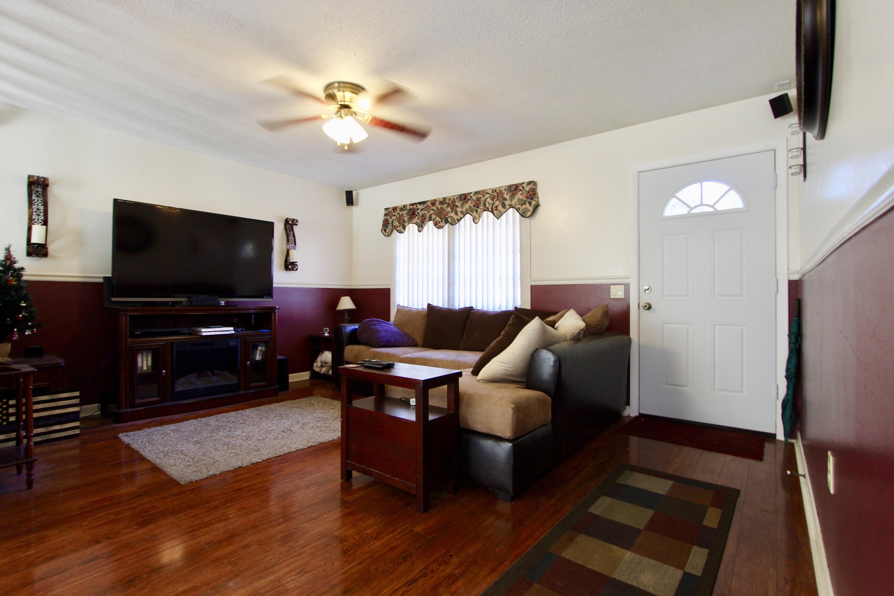 CV ADAM POWELL EAST - Residential