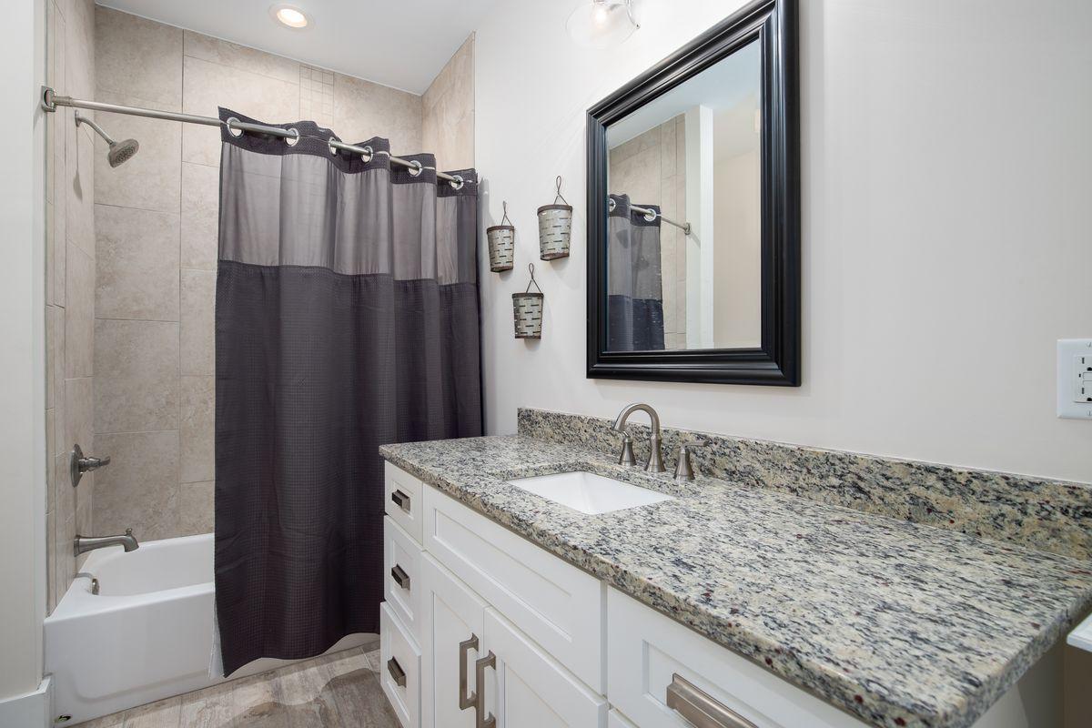 TOWN OF SANTA ROSA - Residential