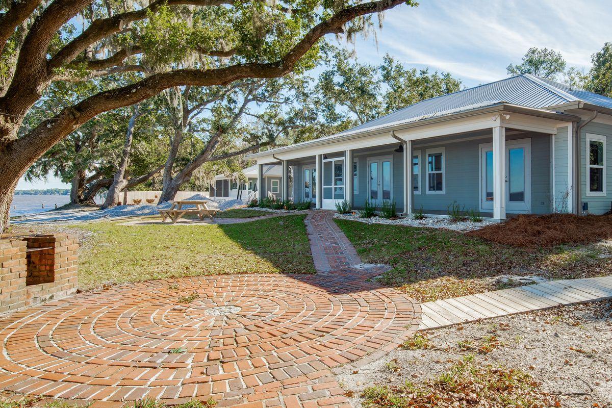 TOWN OF SANTA ROSA - Residential