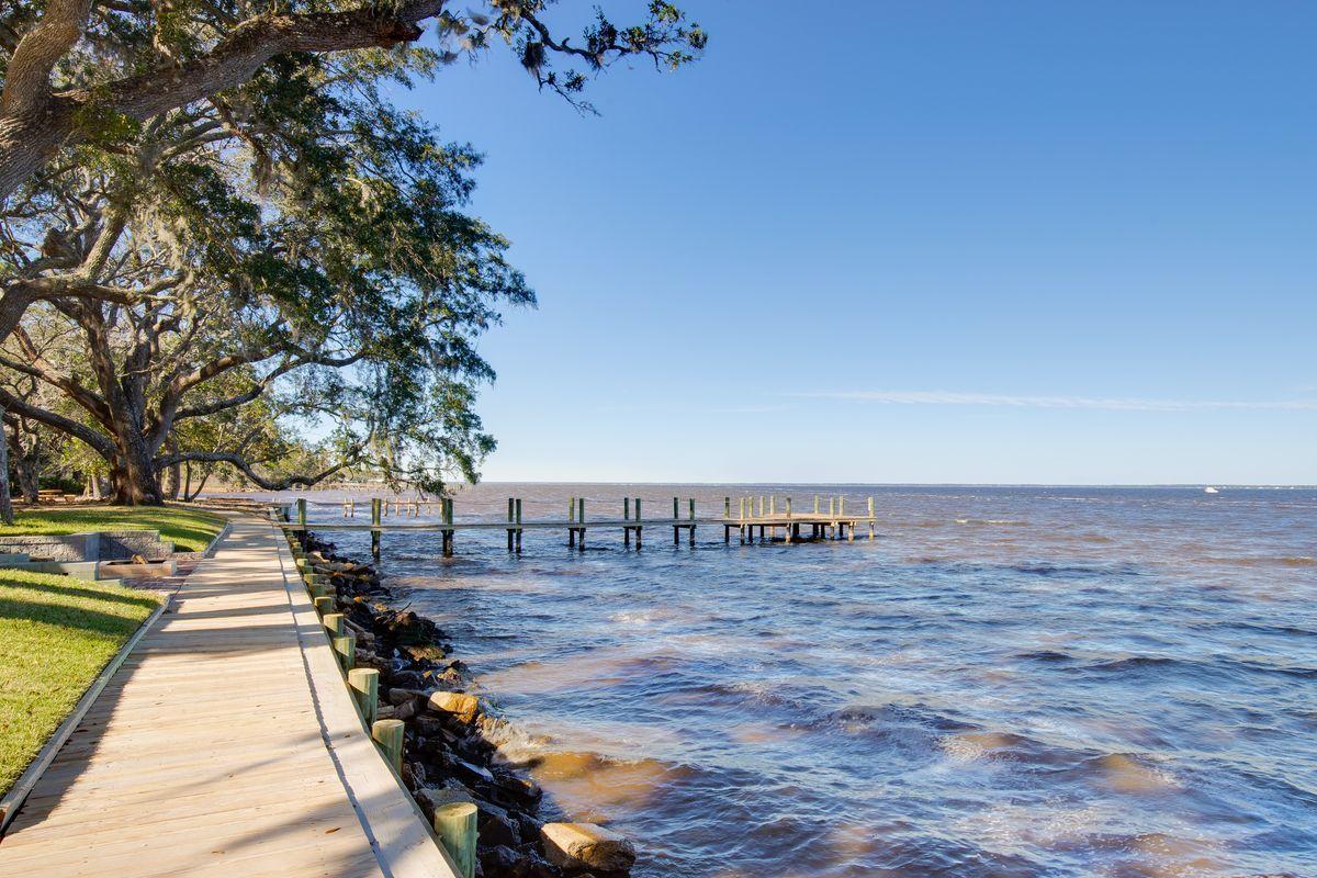 TOWN OF SANTA ROSA - Residential