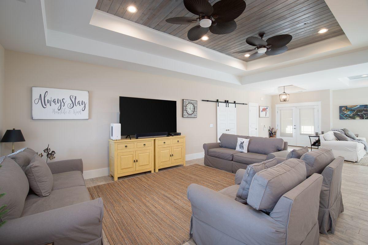 TOWN OF SANTA ROSA - Residential