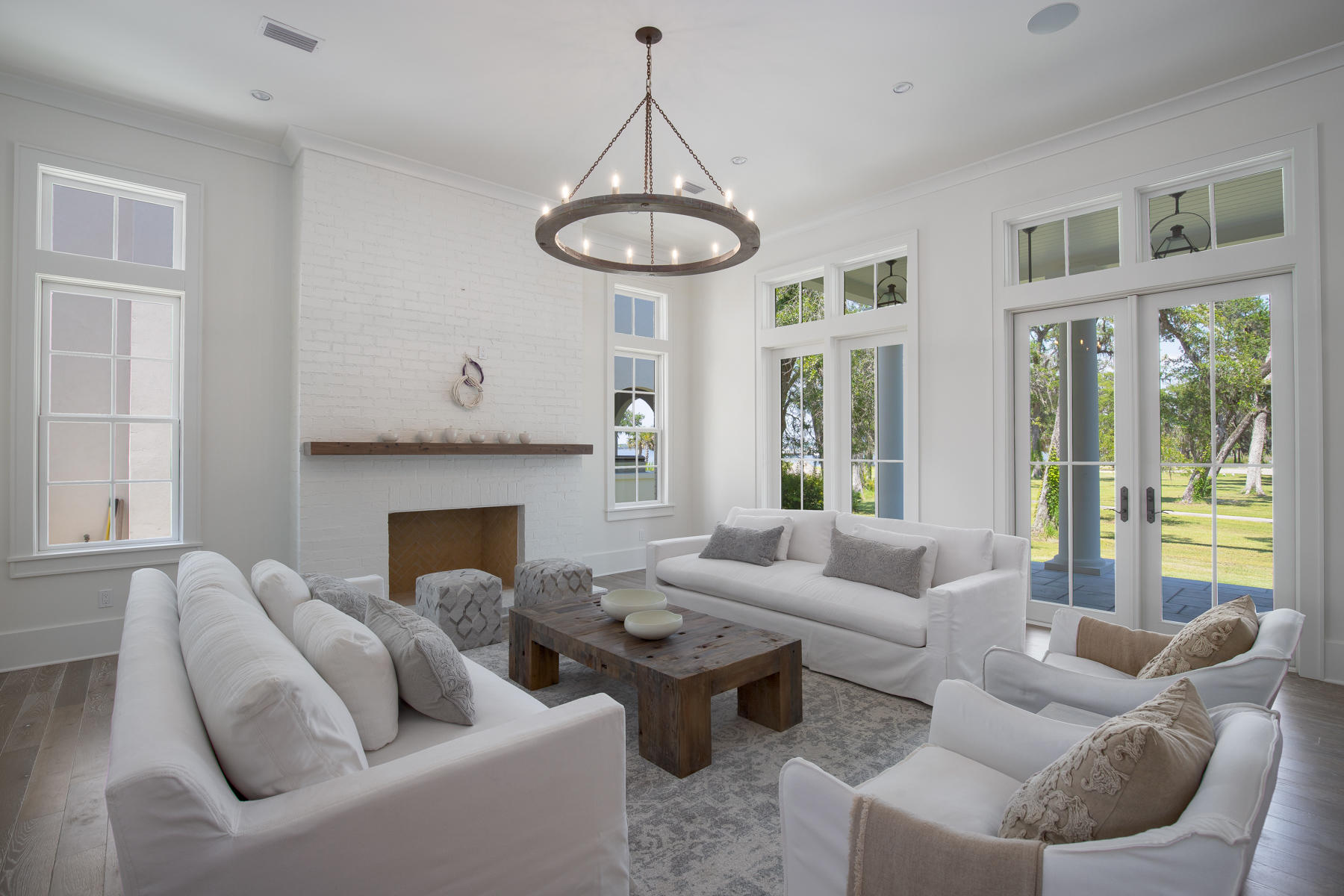 CHURCHILL OAKS - Residential