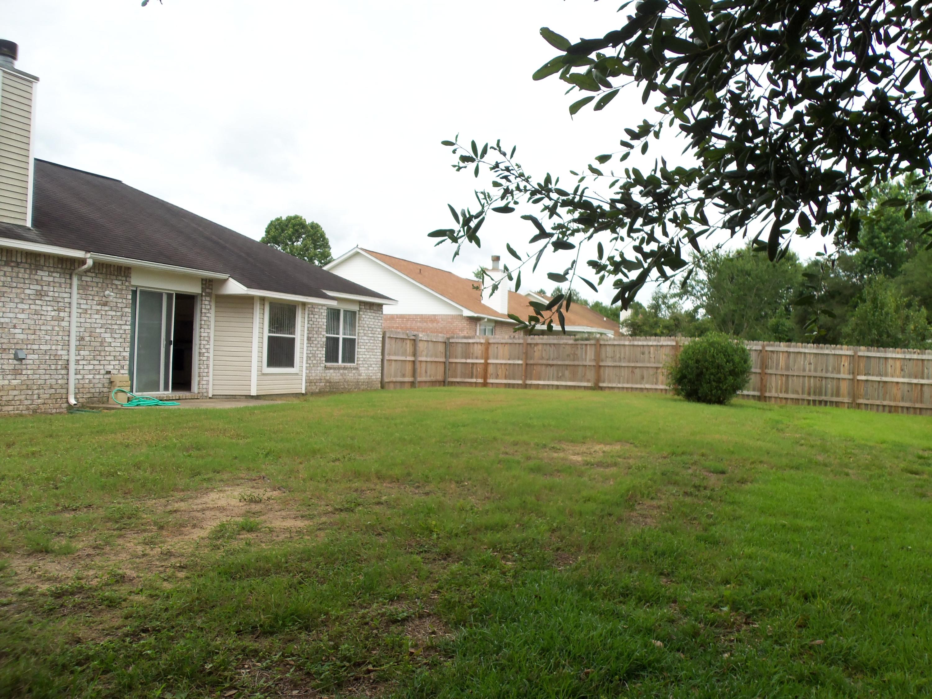 CHEROKEE BEND S/D PH 2 LOT 18 BLOCK 2 - Residential