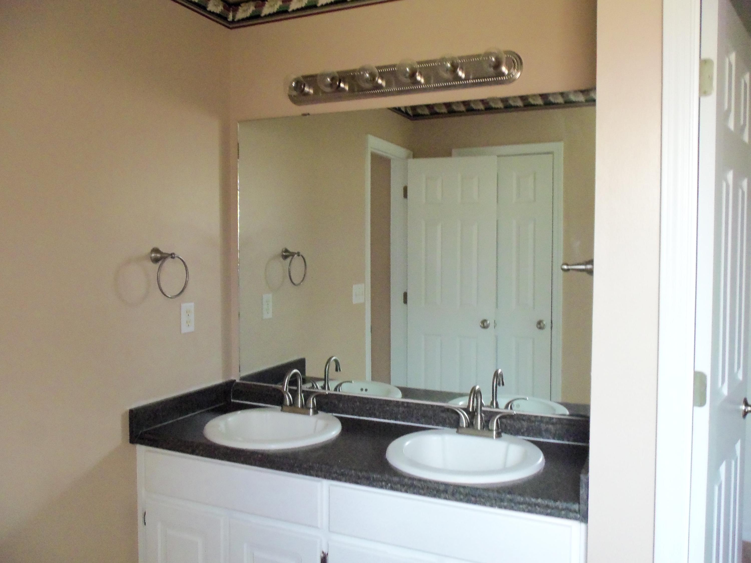 CHEROKEE BEND S/D PH 2 LOT 18 BLOCK 2 - Residential