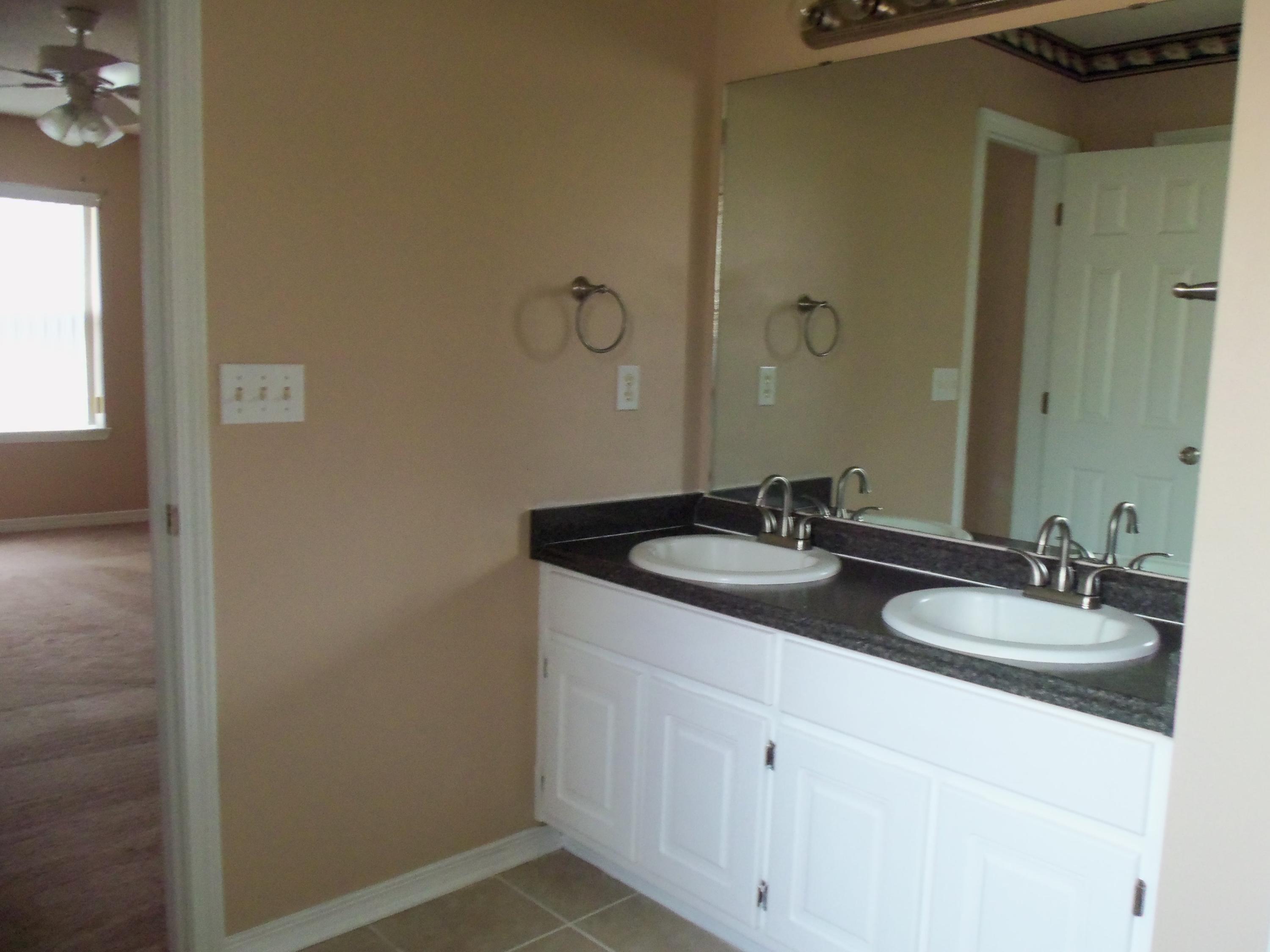 CHEROKEE BEND S/D PH 2 LOT 18 BLOCK 2 - Residential