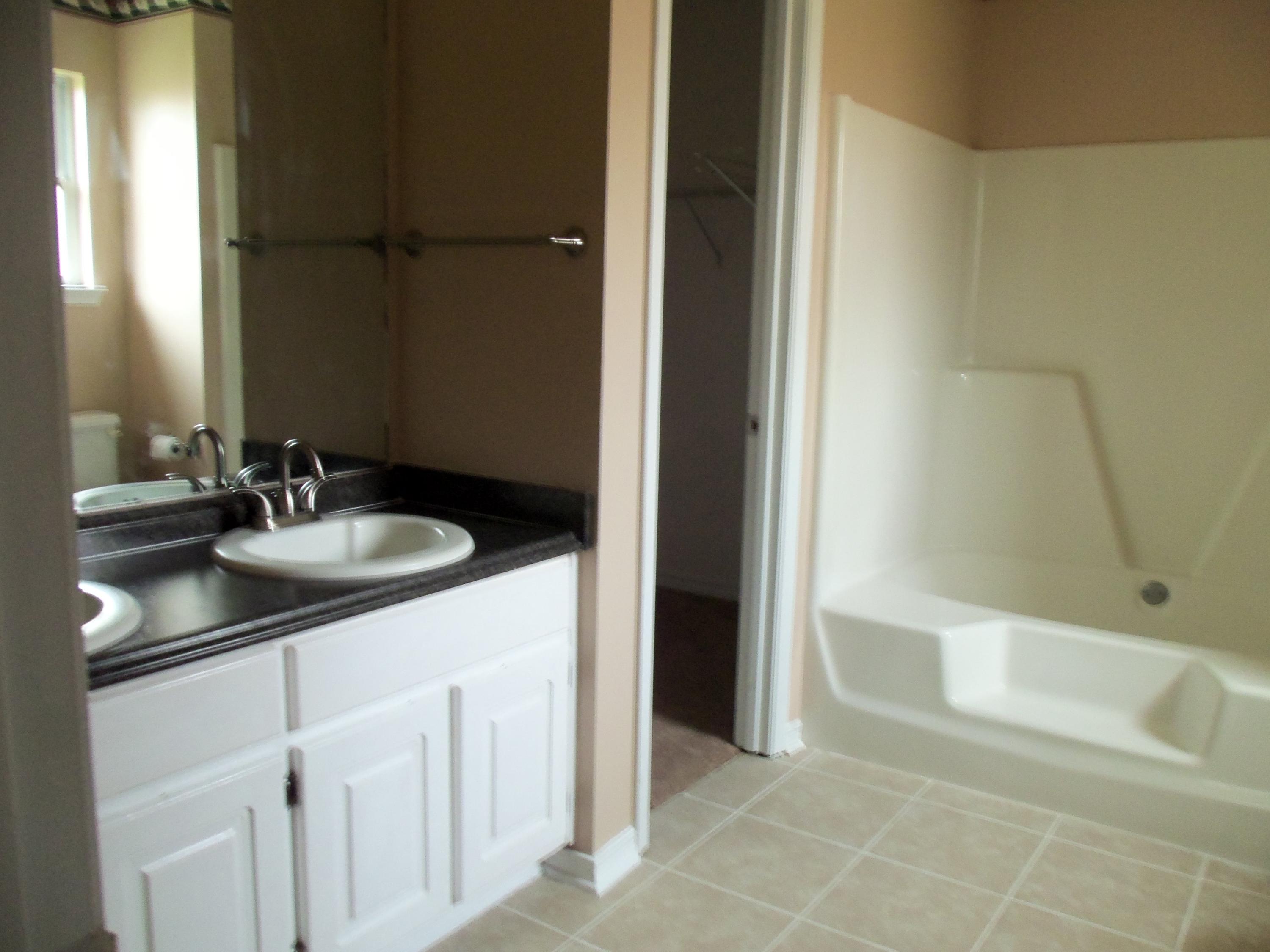 CHEROKEE BEND S/D PH 2 LOT 18 BLOCK 2 - Residential