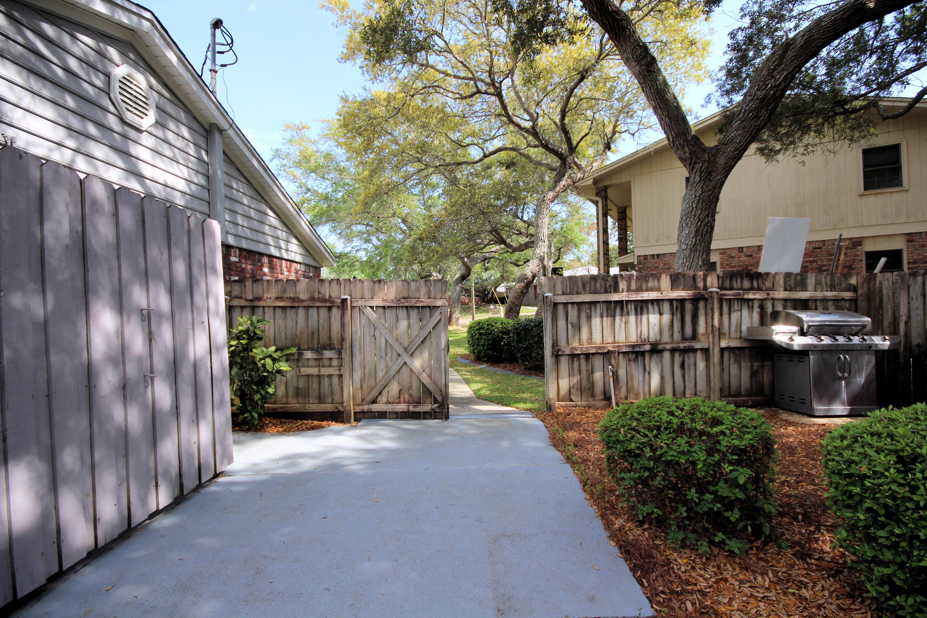 LAKE LORRAINE ESTATES 2 - Residential