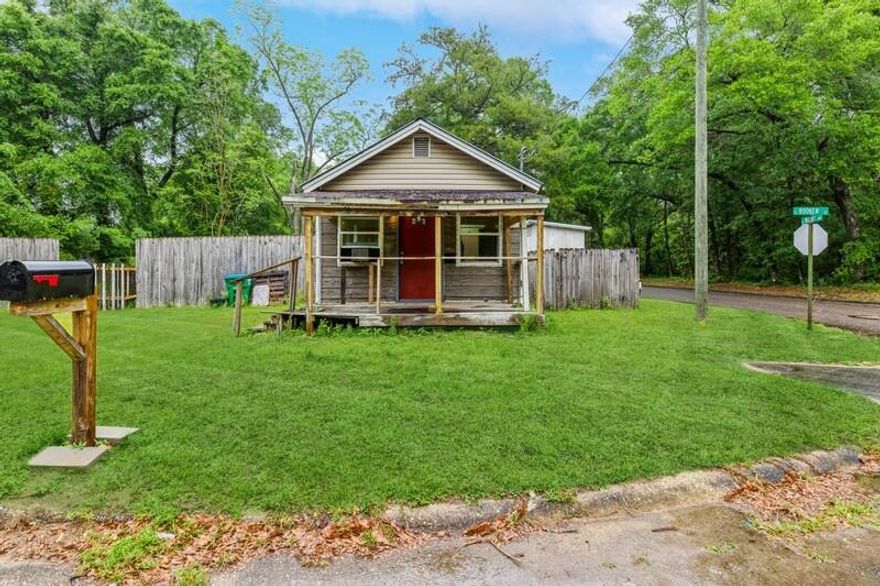Ready for Revitalization, this 1945 studio cottage is one of the town's original homes.  The current owners have begun the renewal project, but they left the fun finishing part for you.  Near the center of town, the home sits on a gorgeous large (.29-acre) corner lot that has potential of being split or the space to build a new second home.

Great opportunity for builders/investors!

Old historic main street is within a 1/4 mile and only 2 miles to North Okaloosa Medical Center. Buyer to verify all info if looking to split the lot up. Could be a cute little rental or your very own home sweet home. Call to take a look today!  (Back yard; and front photo -- grass is not this green)