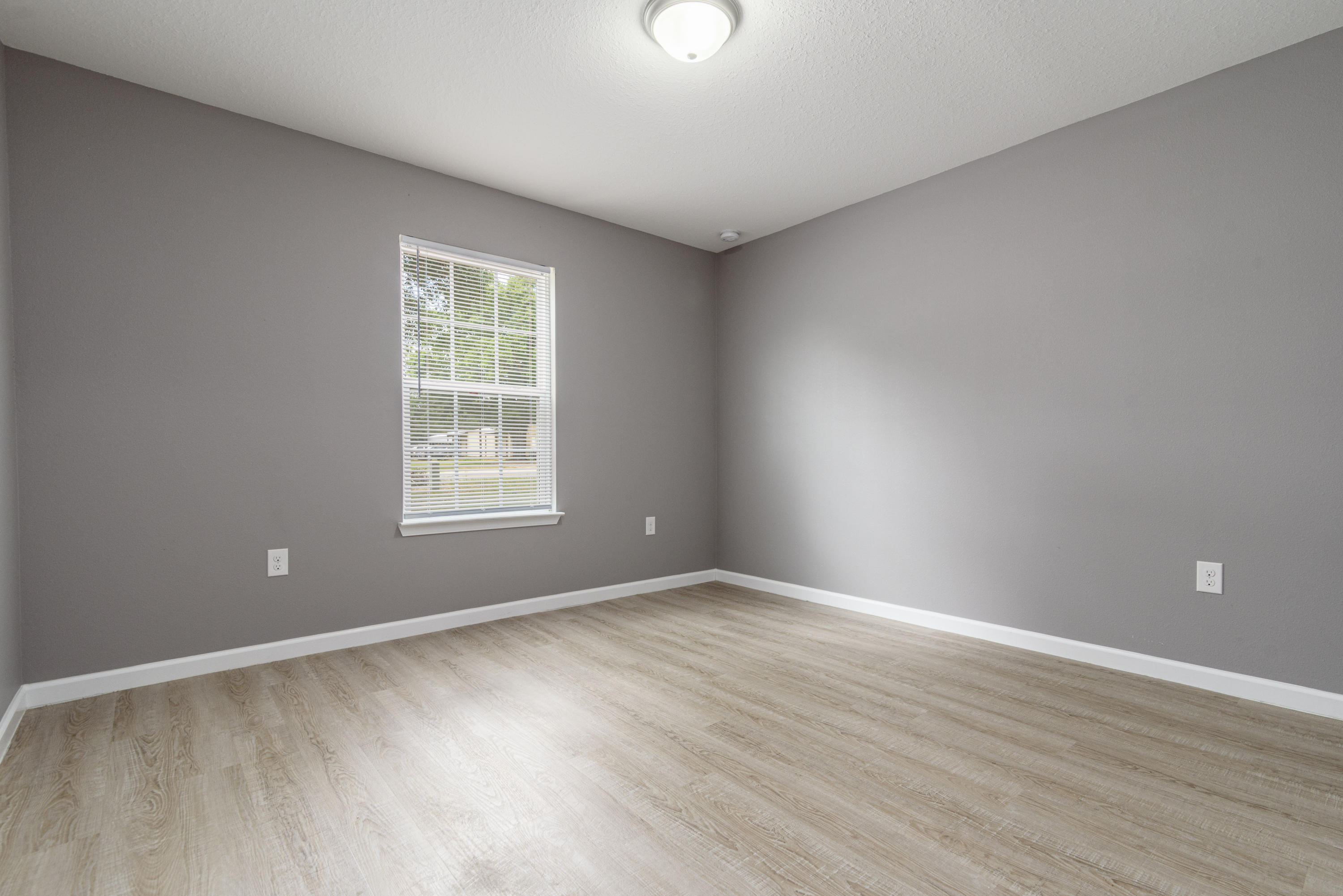 SHOAL TERRACE EST LOT 8 BLK A - Residential