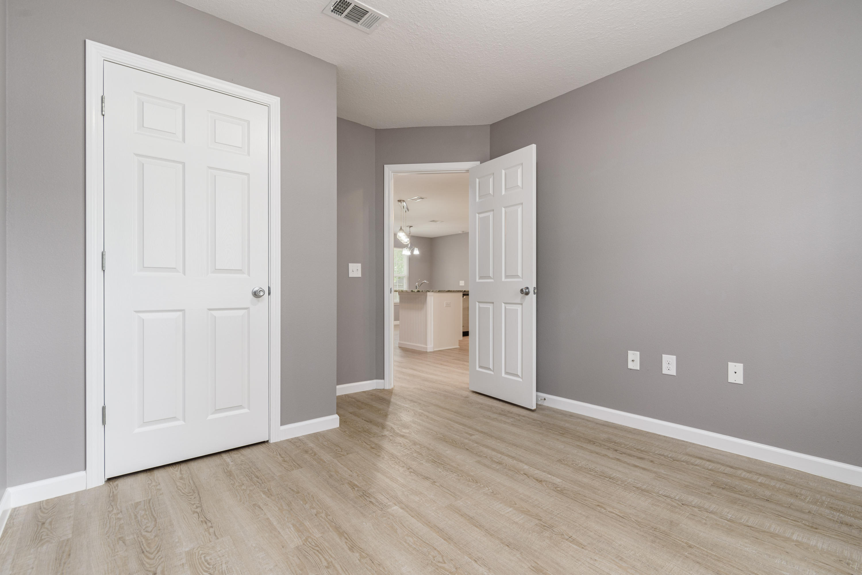 SHOAL TERRACE EST LOT 8 BLK A - Residential