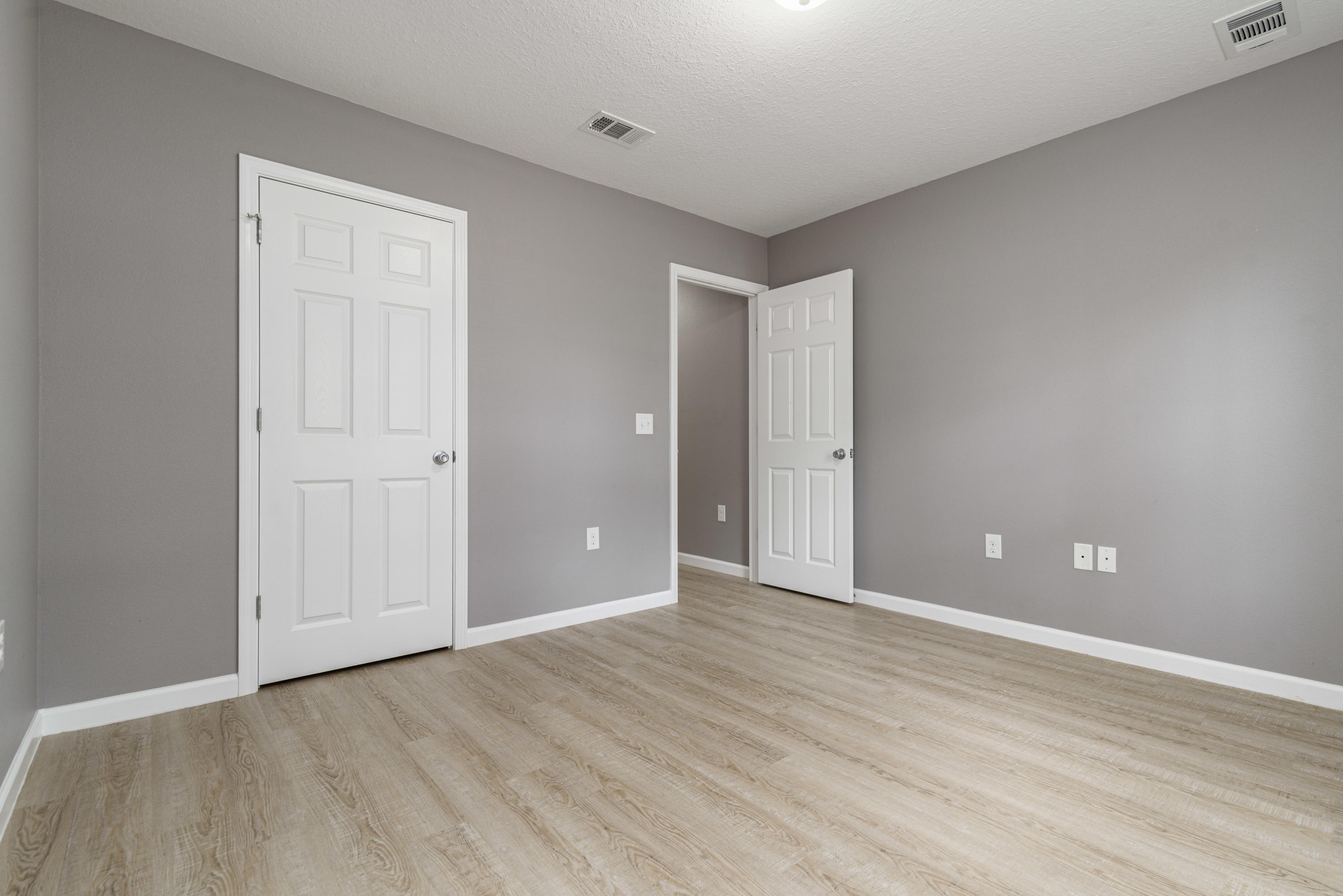 SHOAL TERRACE EST LOT 8 BLK A - Residential