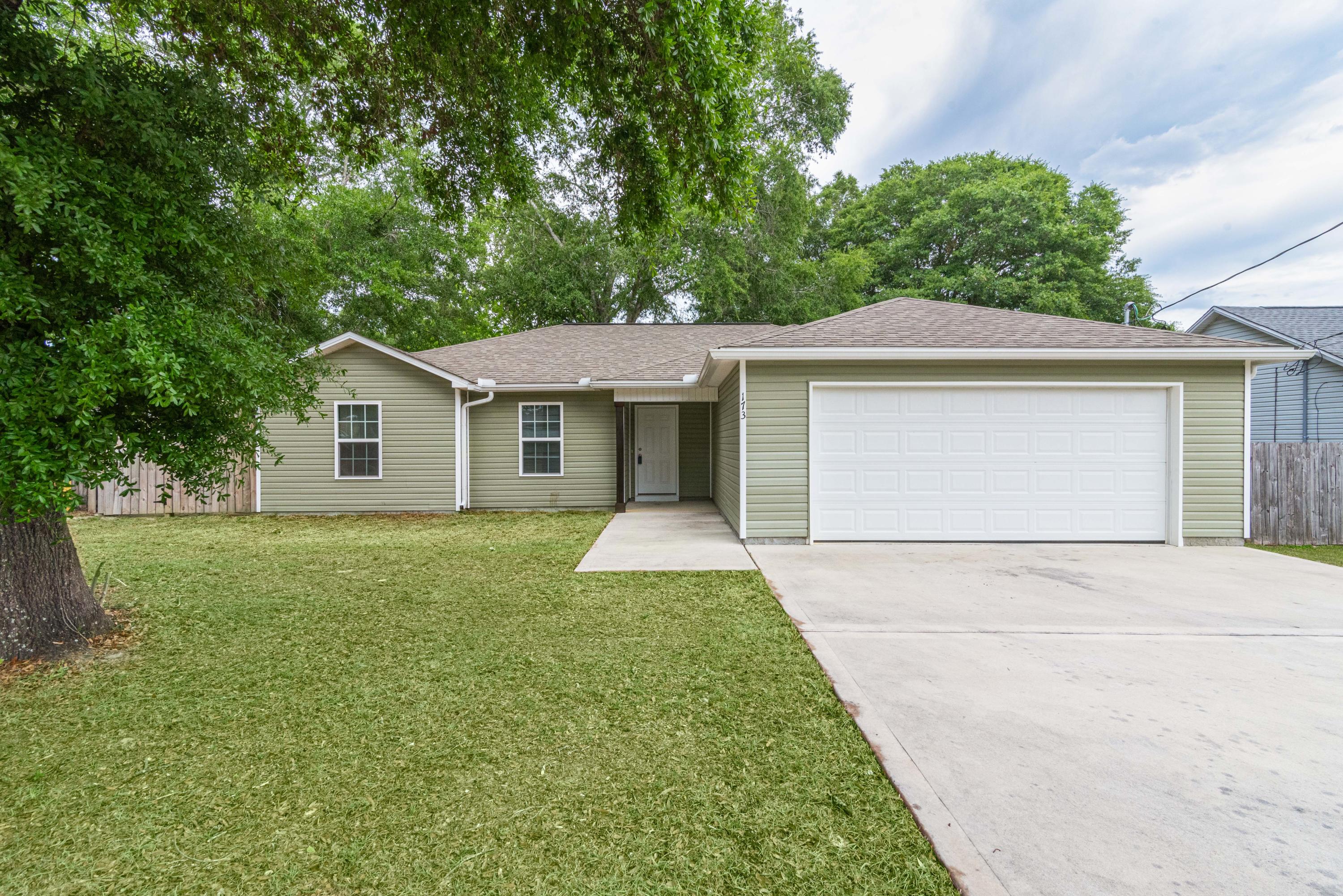 SHOAL TERRACE EST LOT 8 BLK A - Residential