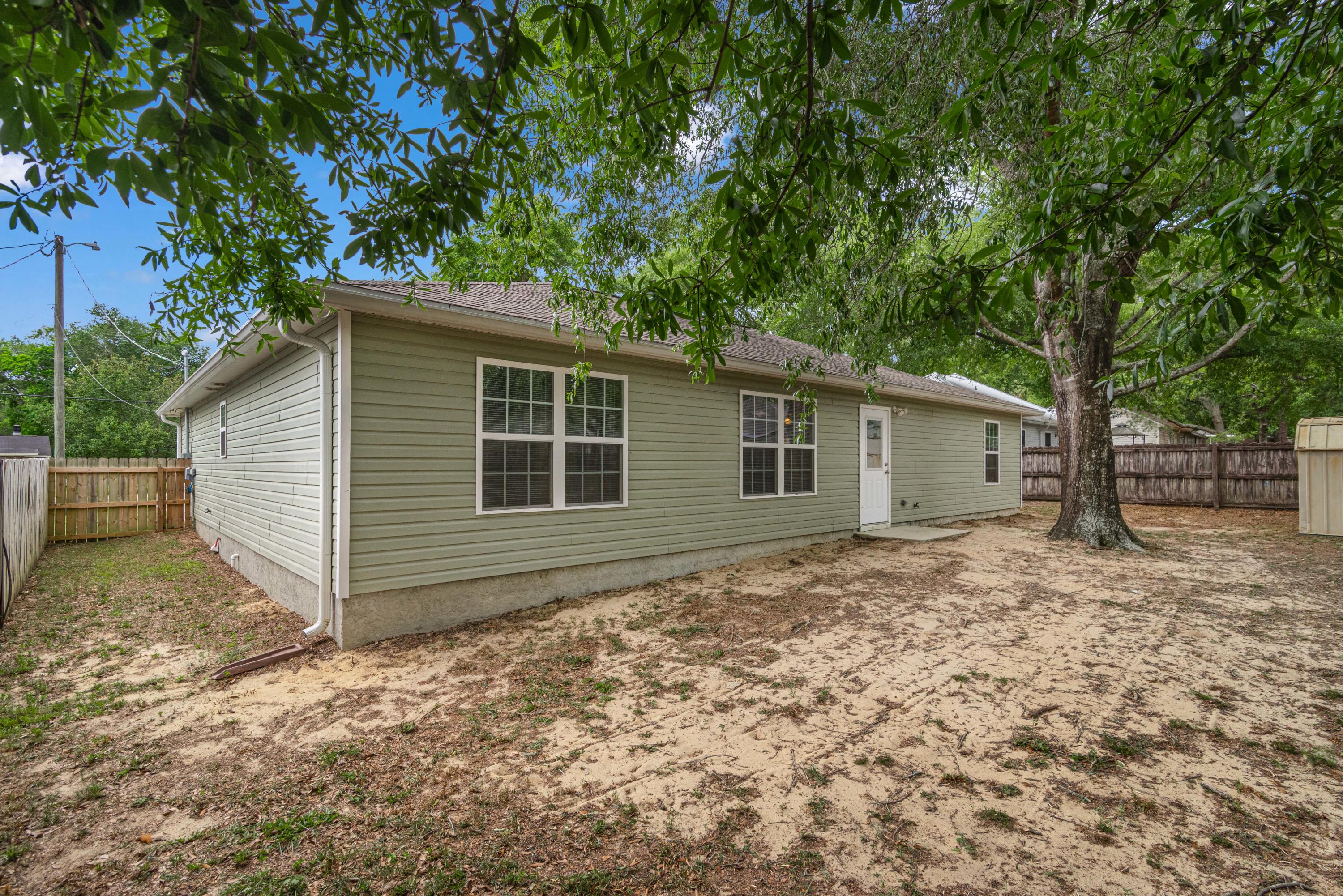 SHOAL TERRACE EST LOT 8 BLK A - Residential