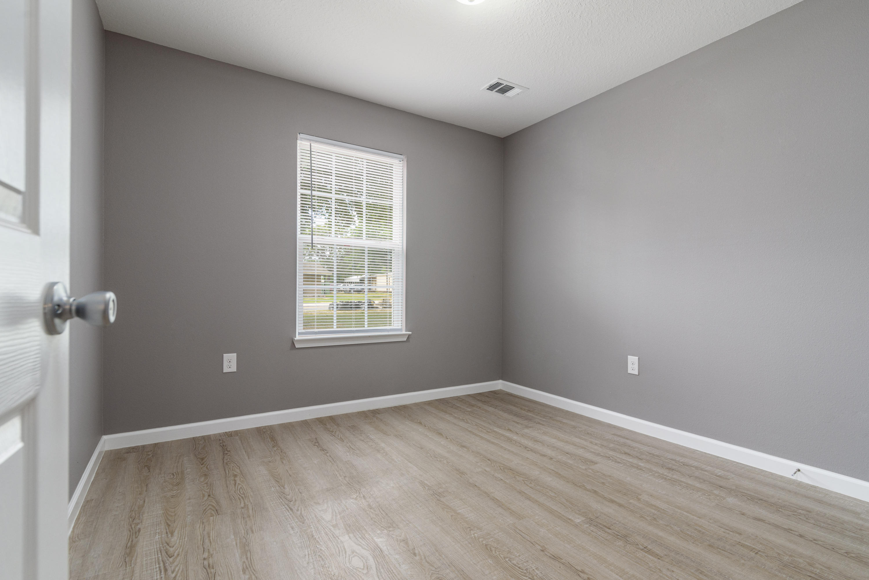 SHOAL TERRACE EST LOT 8 BLK A - Residential