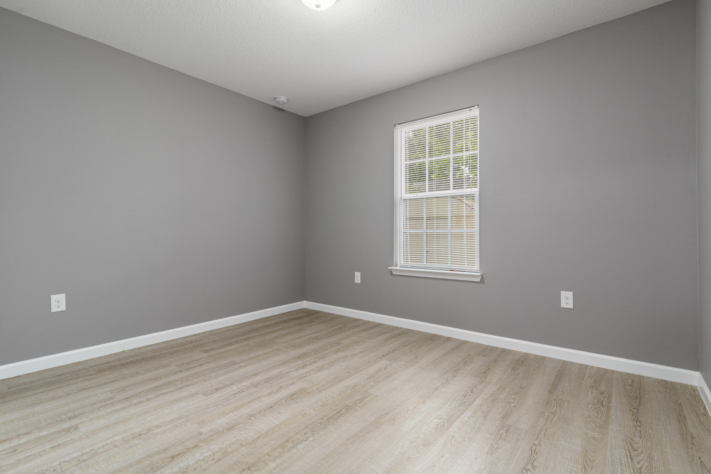 SHOAL TERRACE EST LOT 8 BLK A - Residential