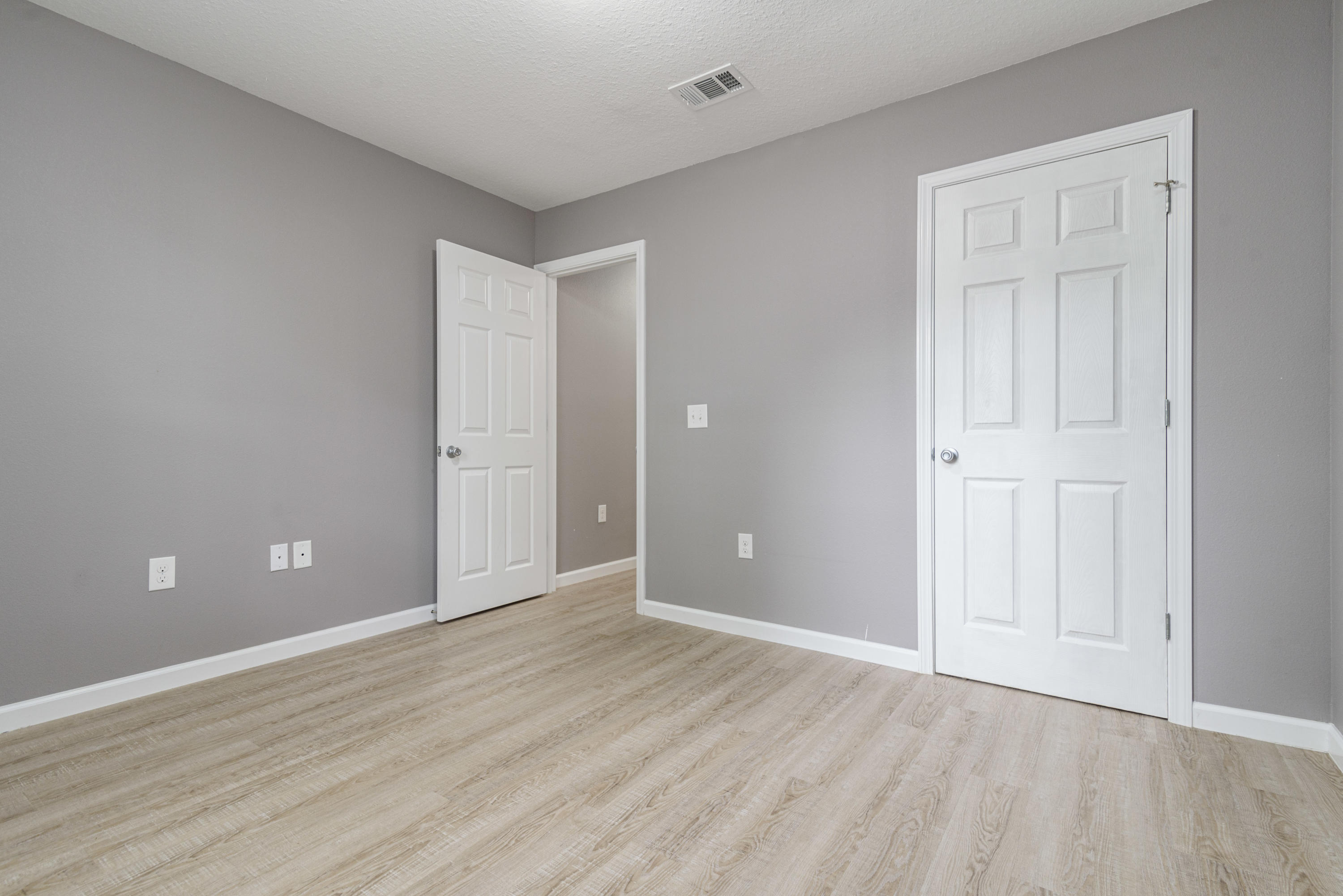 SHOAL TERRACE EST LOT 8 BLK A - Residential