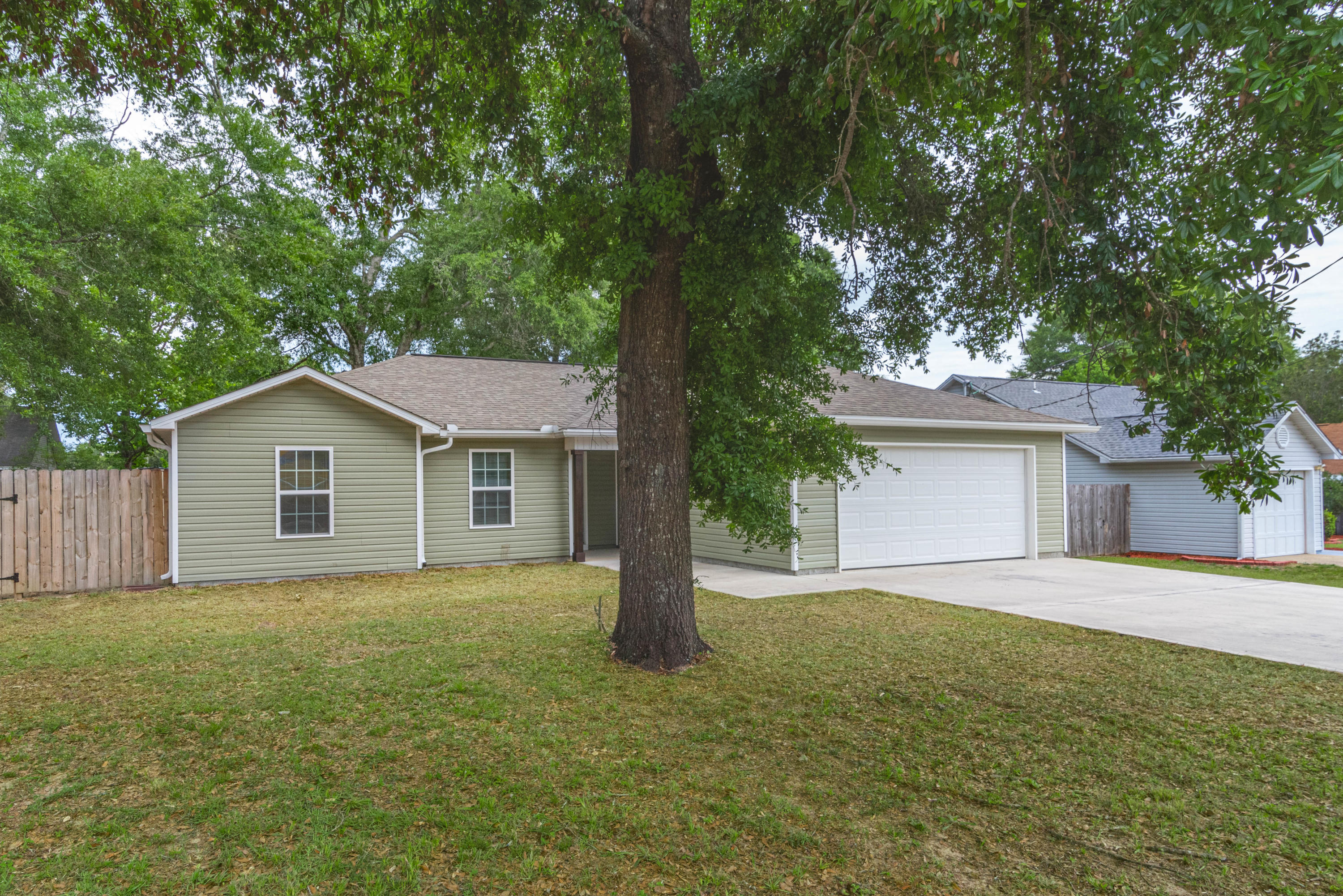 SHOAL TERRACE EST LOT 8 BLK A - Residential