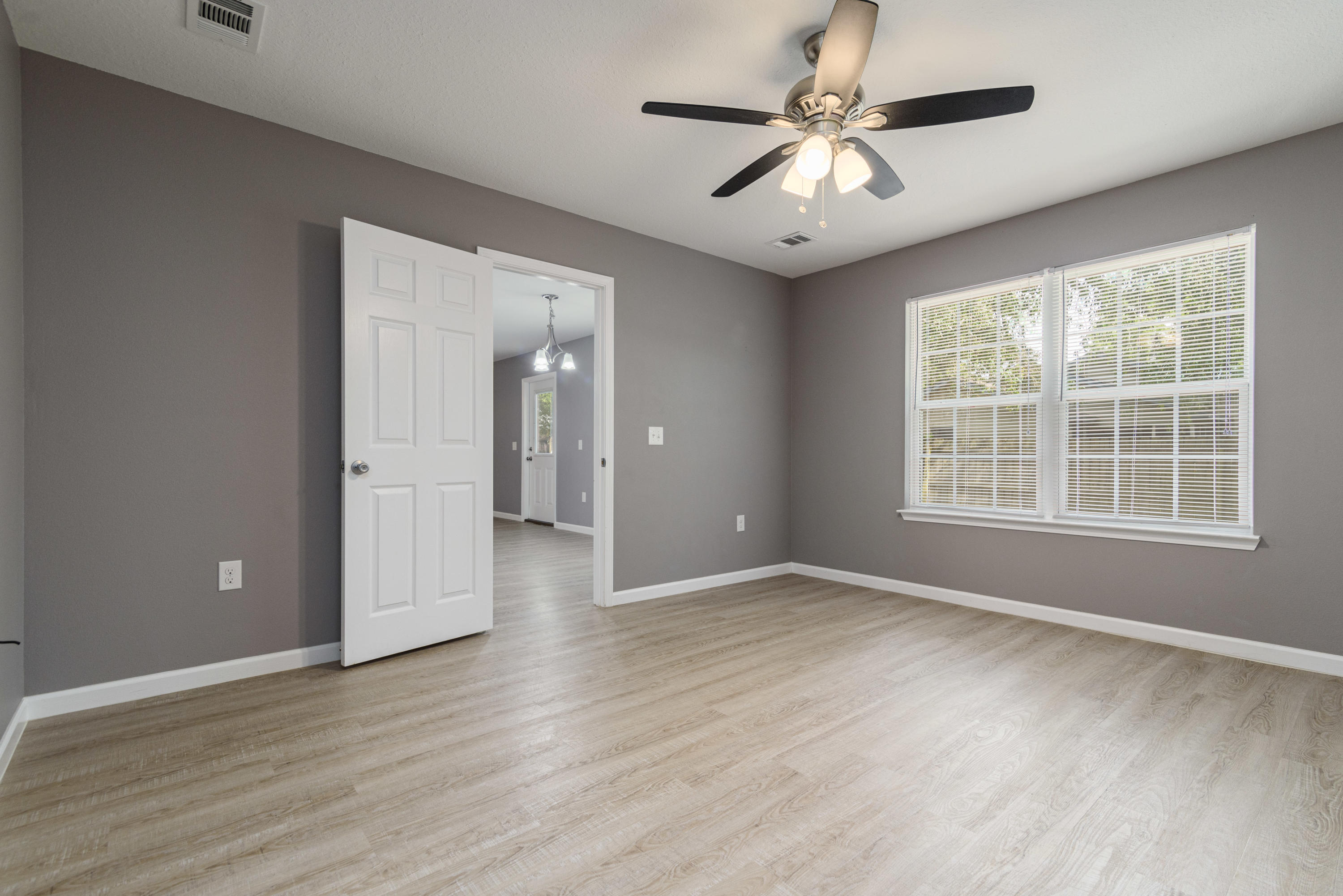 SHOAL TERRACE EST LOT 8 BLK A - Residential