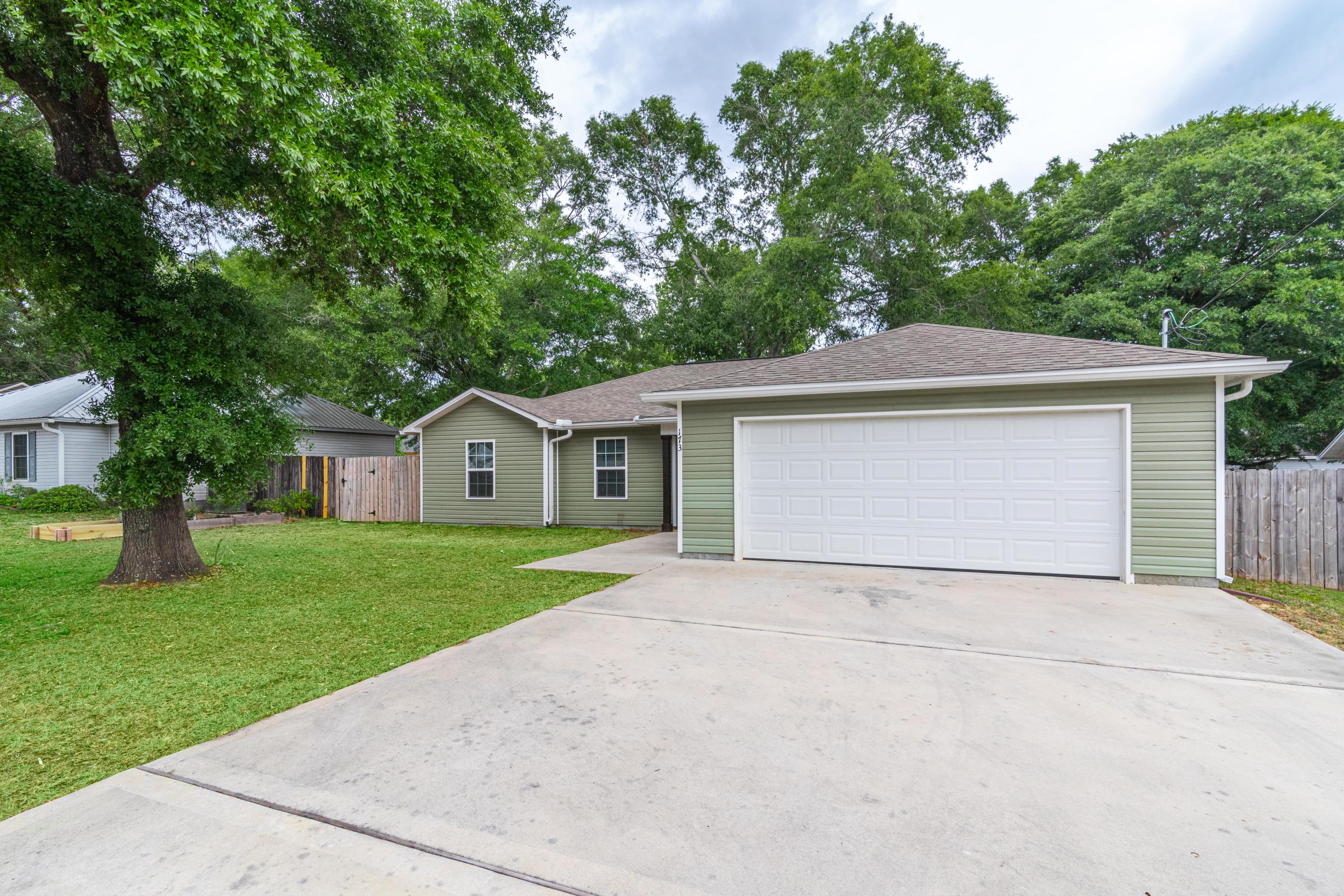 SHOAL TERRACE EST LOT 8 BLK A - Residential