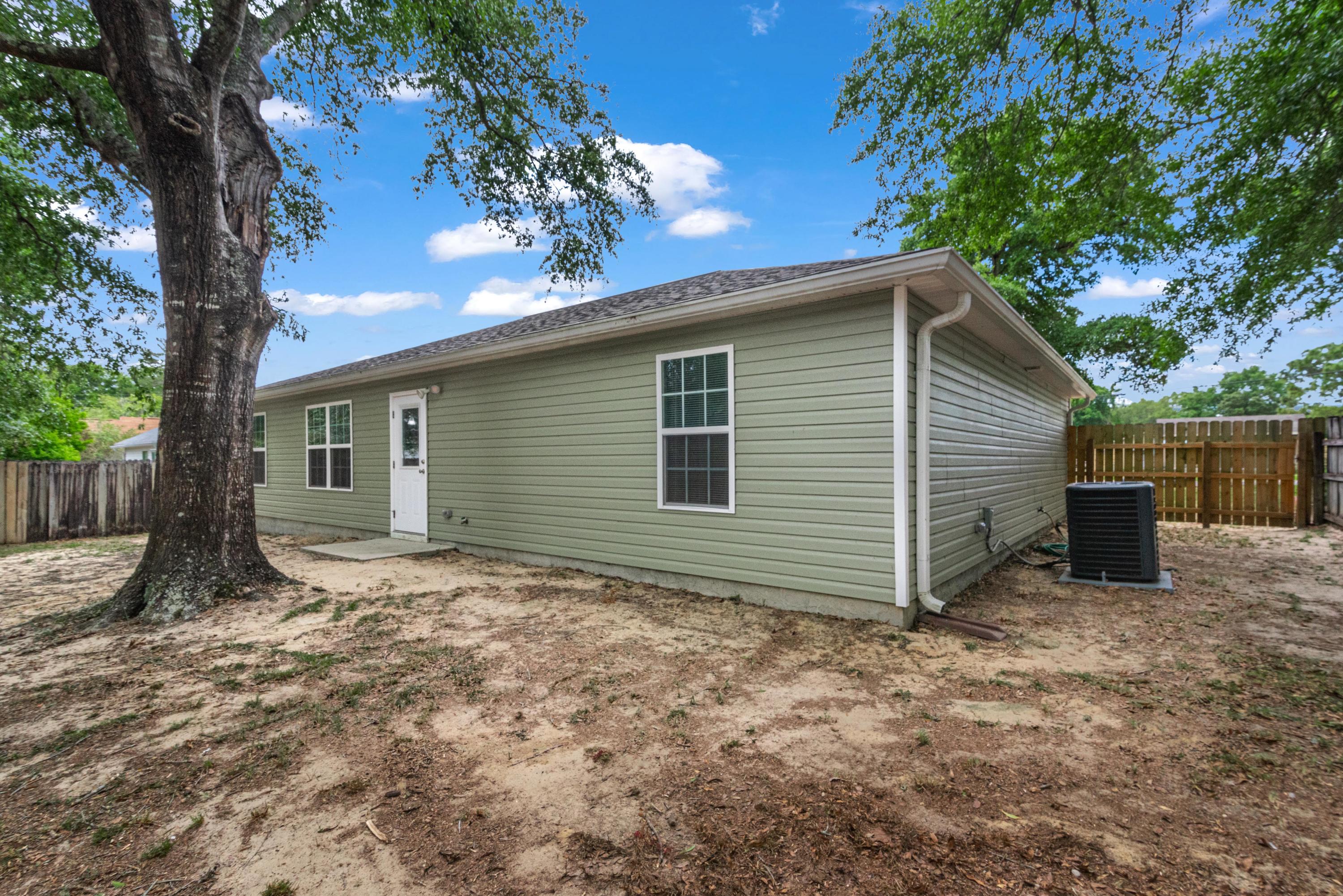 SHOAL TERRACE EST LOT 8 BLK A - Residential