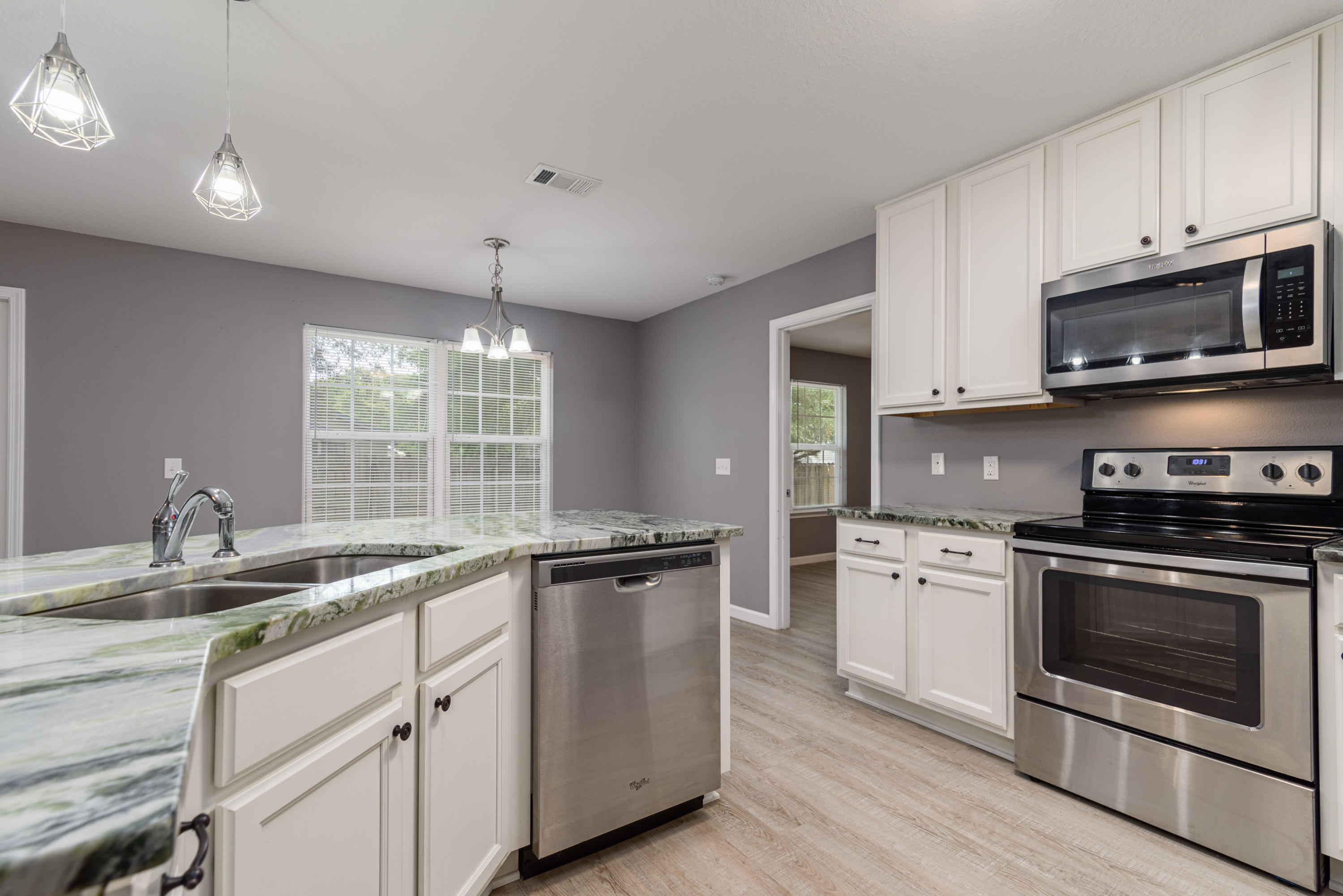 SHOAL TERRACE EST LOT 8 BLK A - Residential