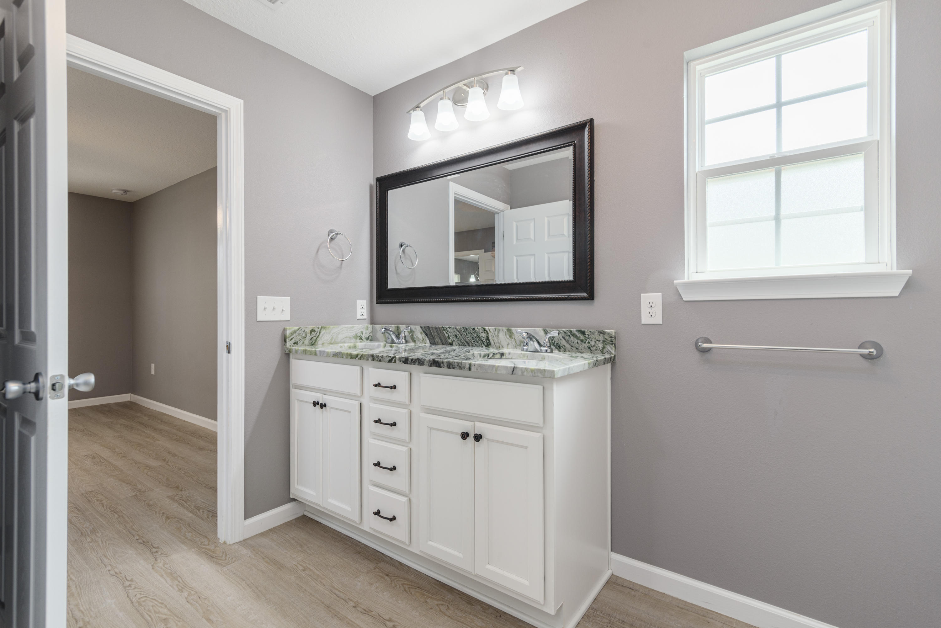 SHOAL TERRACE EST LOT 8 BLK A - Residential