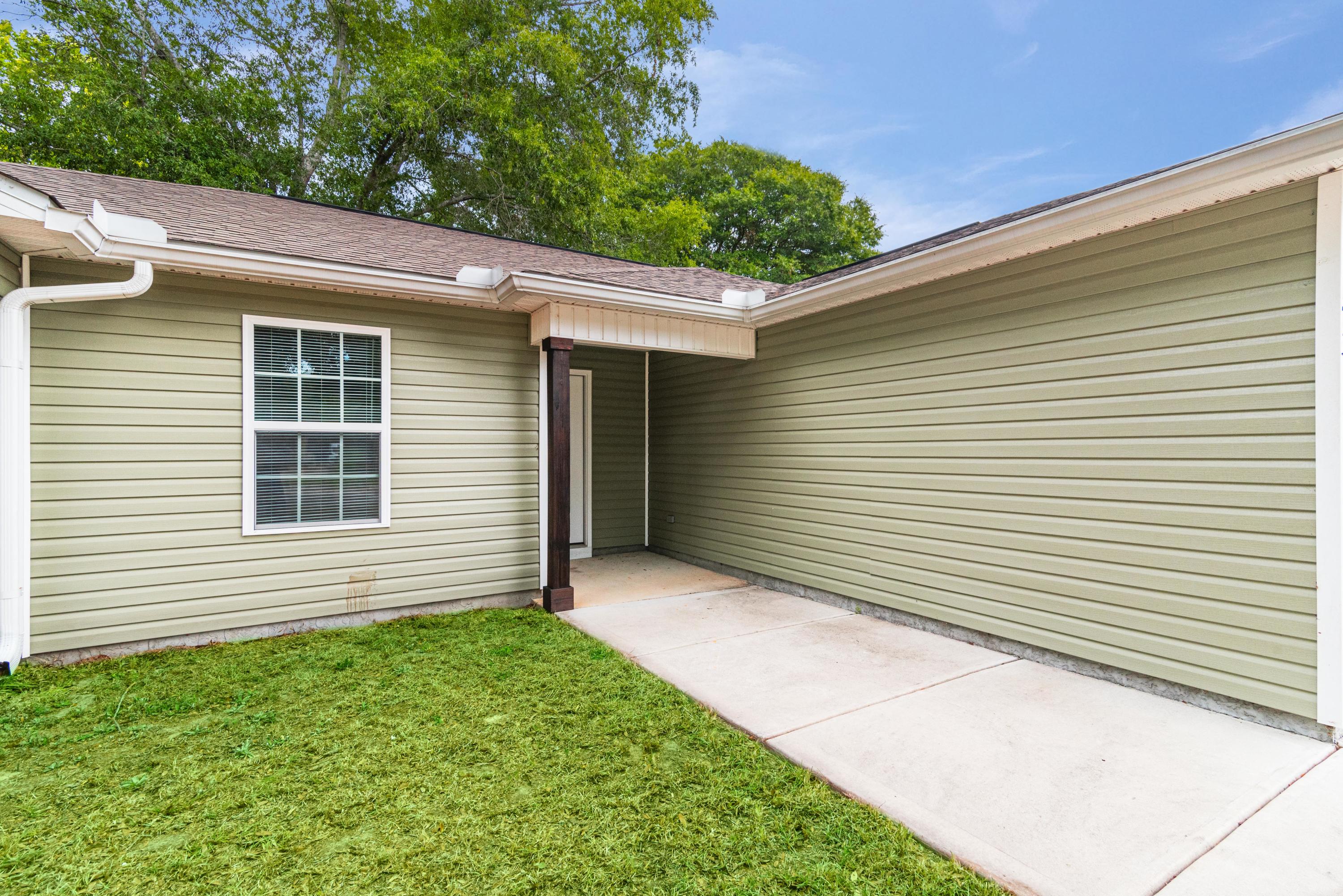 SHOAL TERRACE EST LOT 8 BLK A - Residential